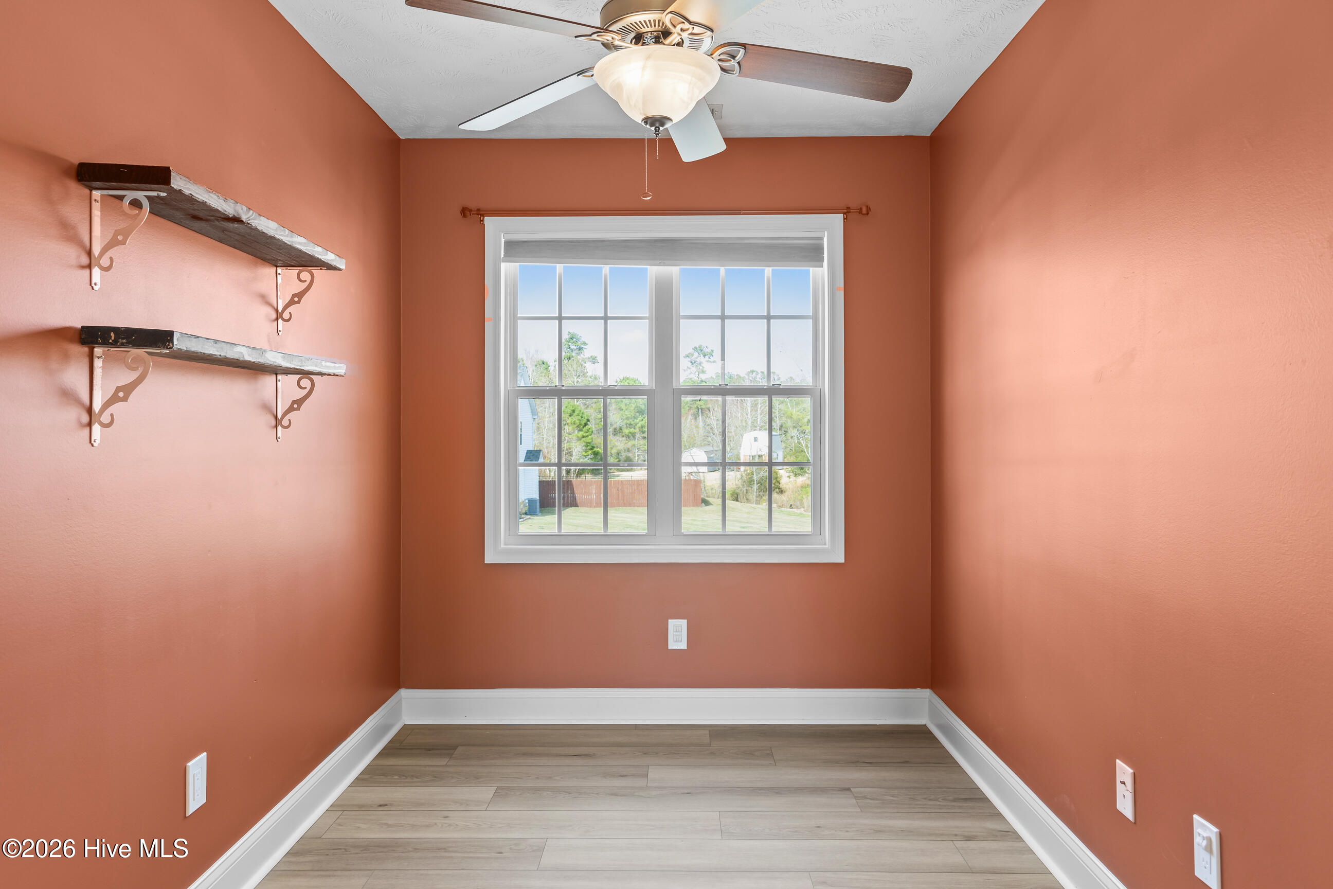 100570395 | Photo 30