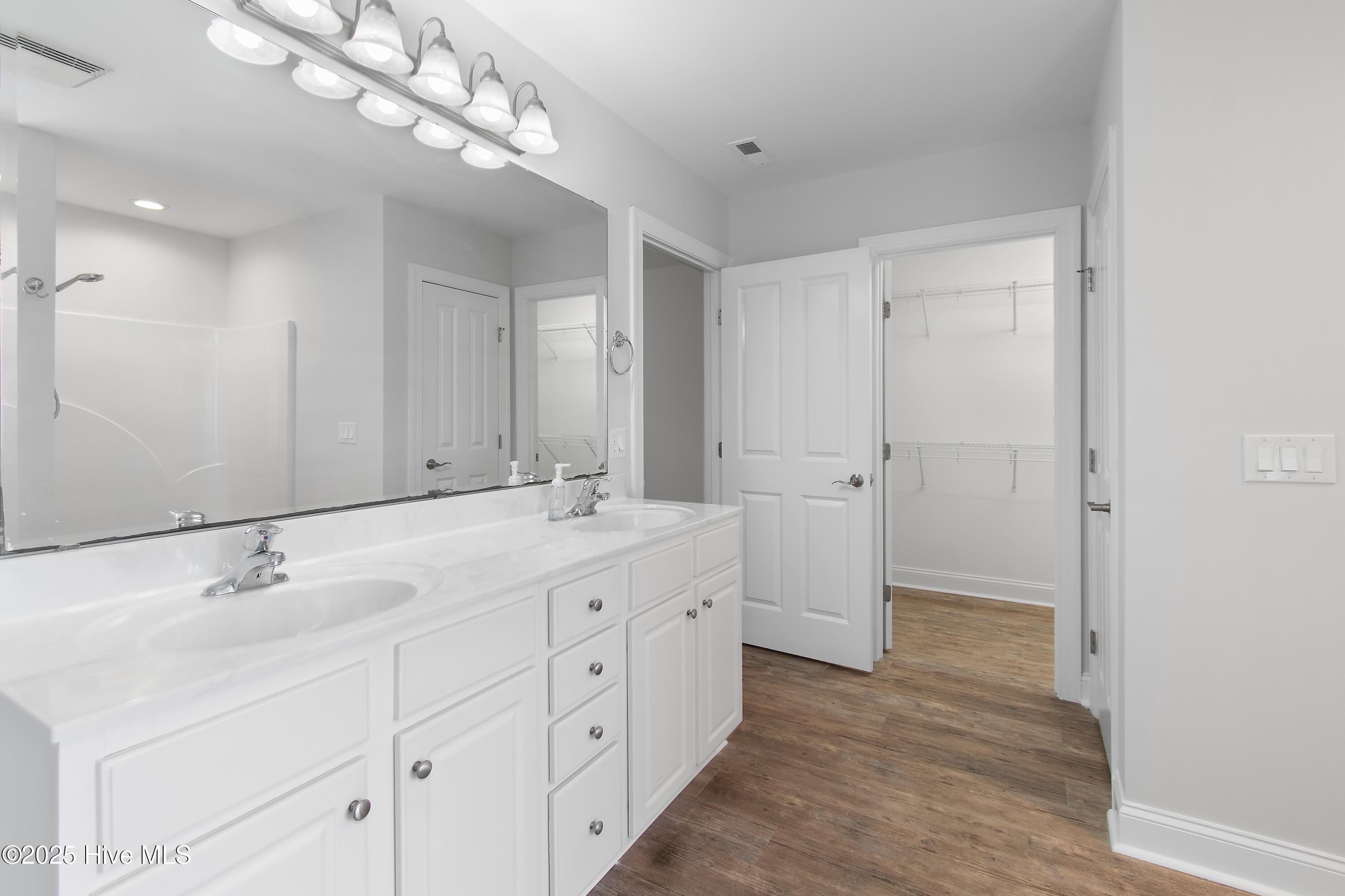 100527568 | Photo 22