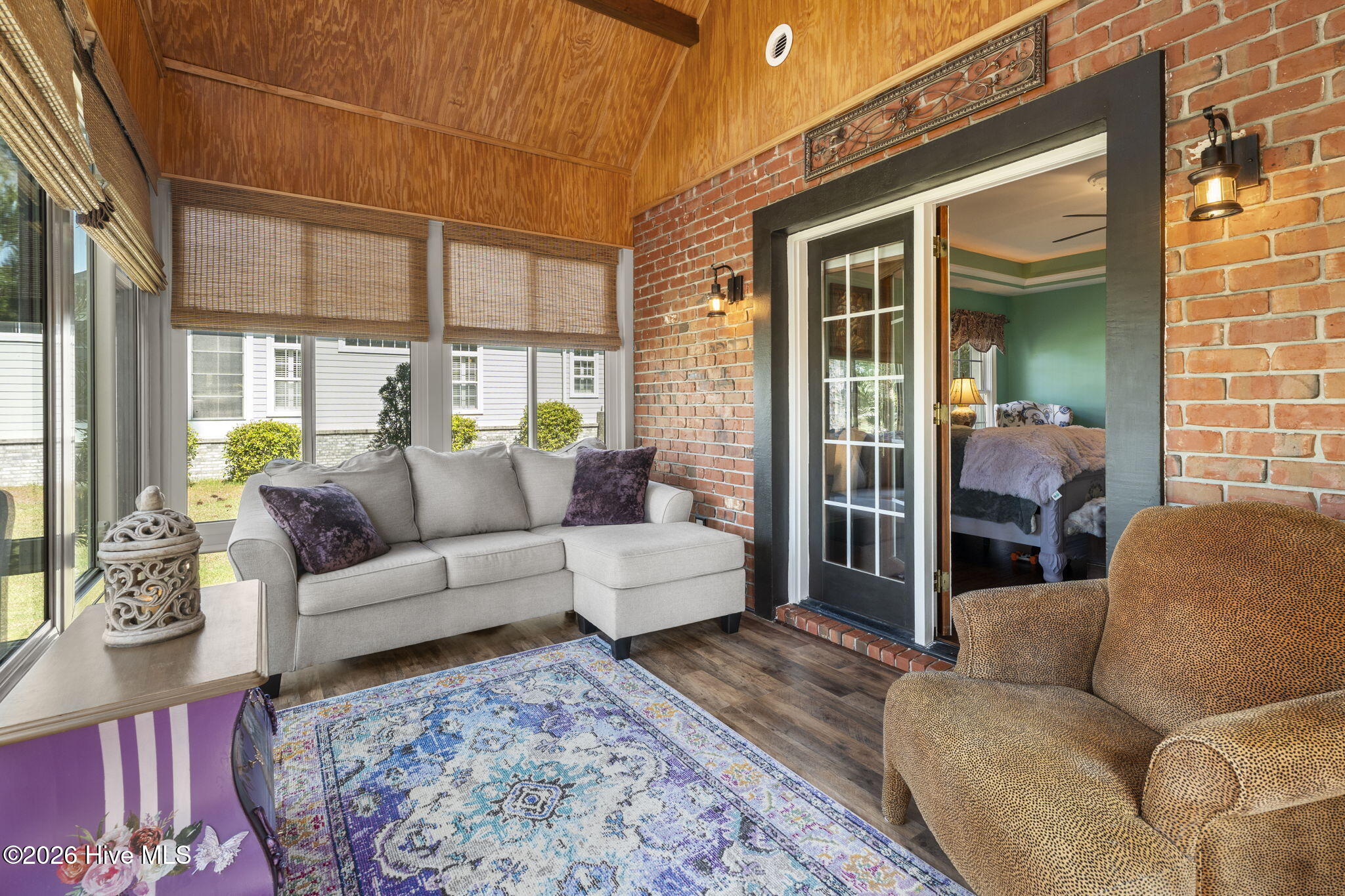 100563951 | Photo 30