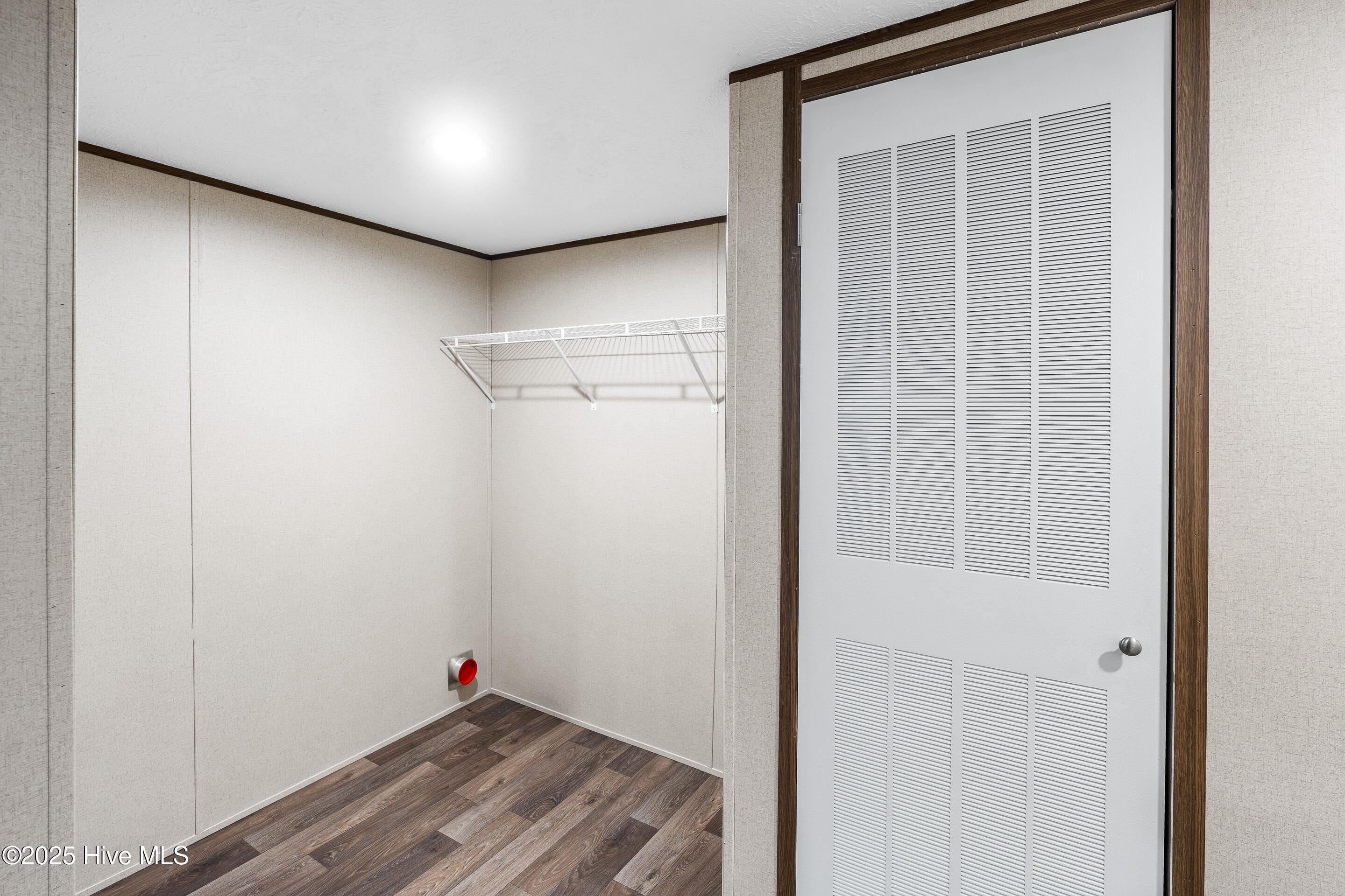 100532325 | Photo 15