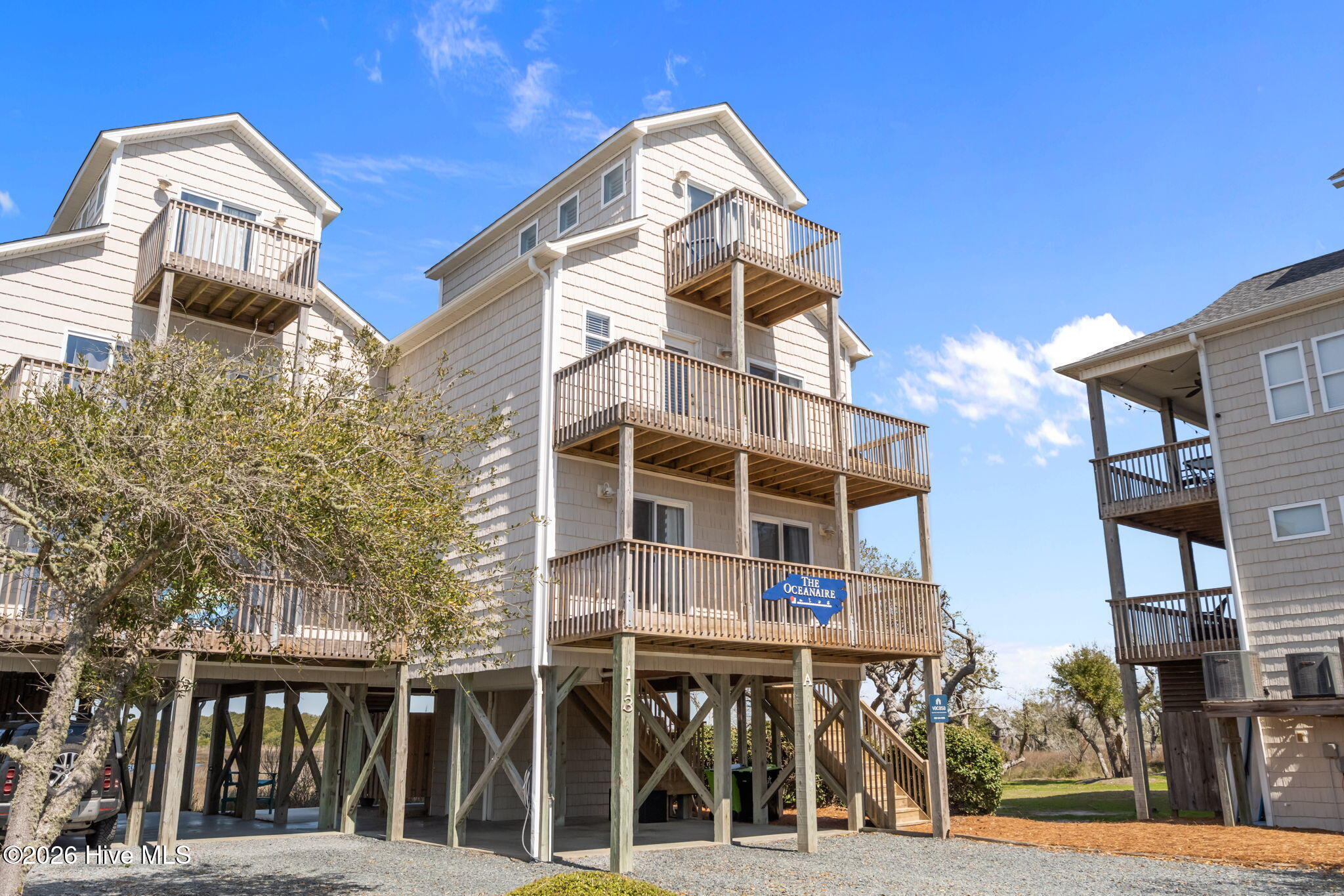 100560974 | Photo 37