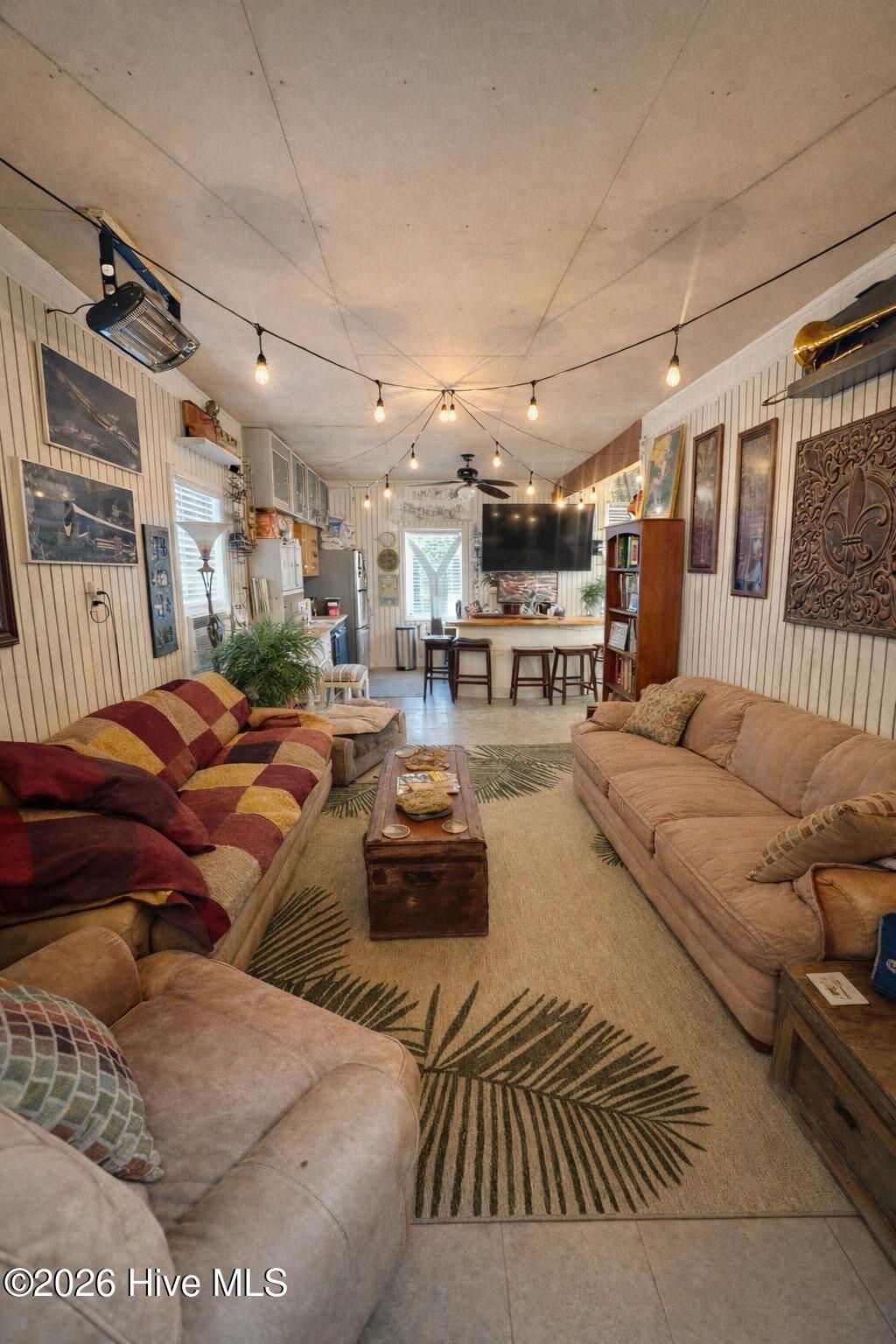 100560834 | Photo 32