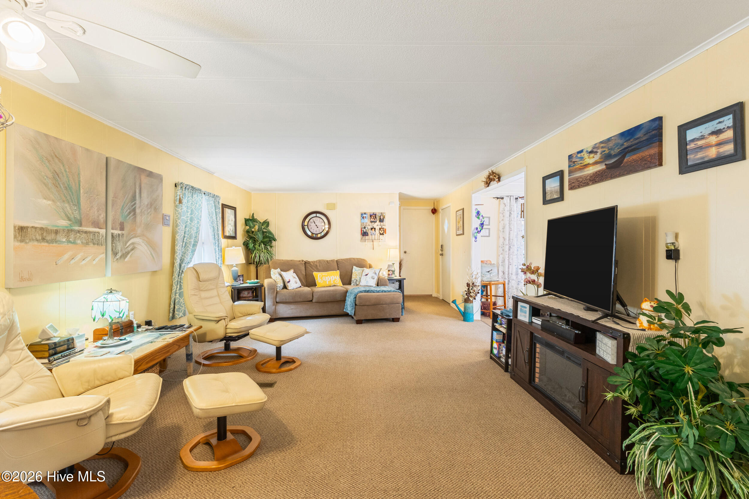 100557090 | Photo 12