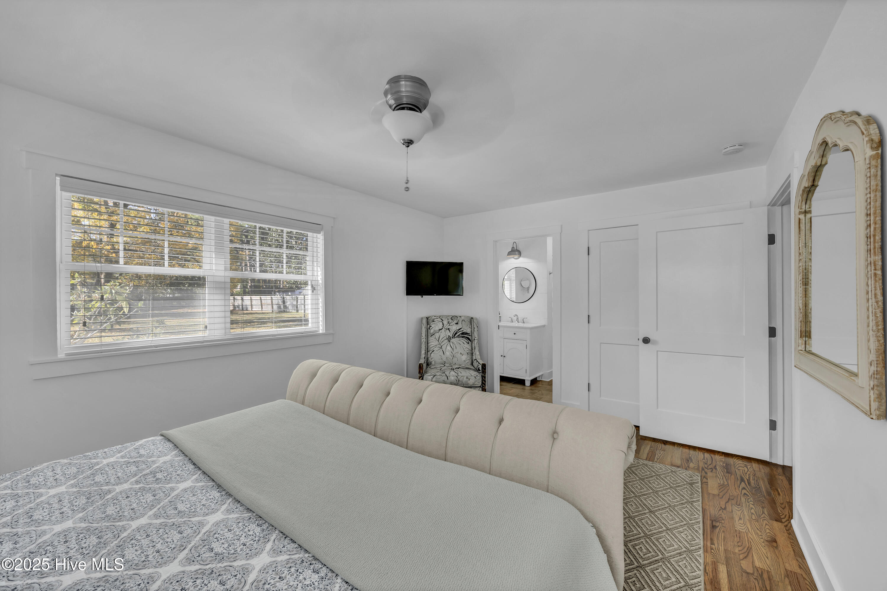 100541190 | Photo 18