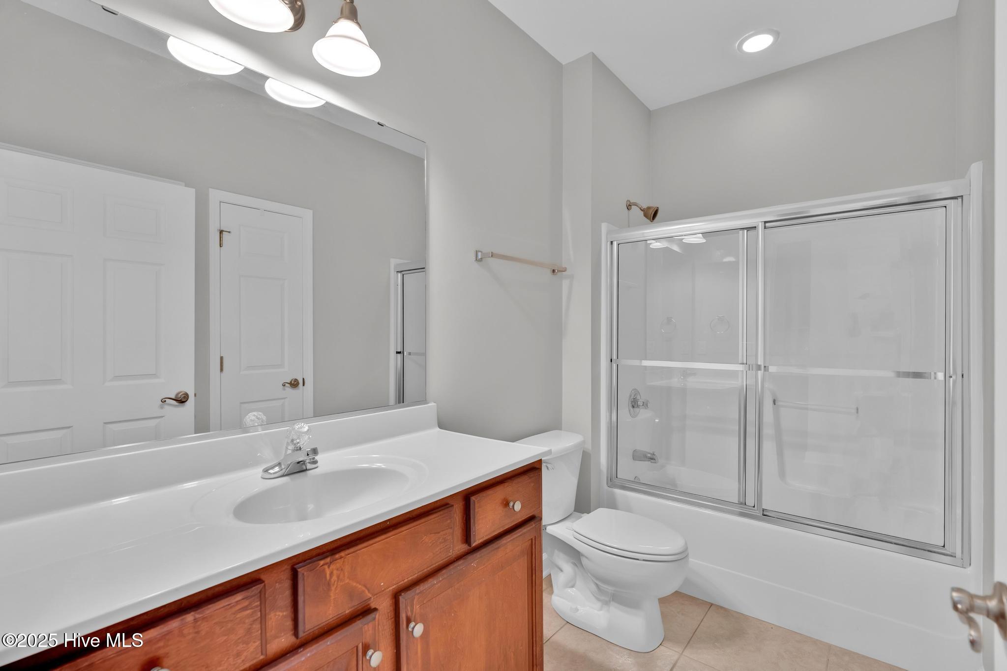 100545876 | Photo 11