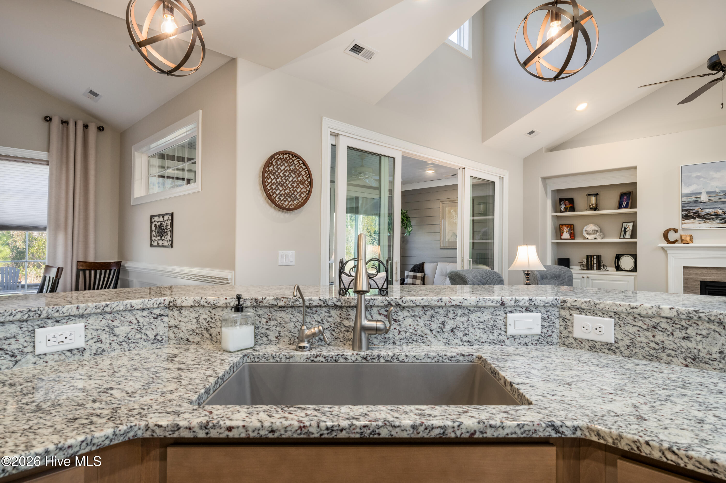 100553461 | Photo 23