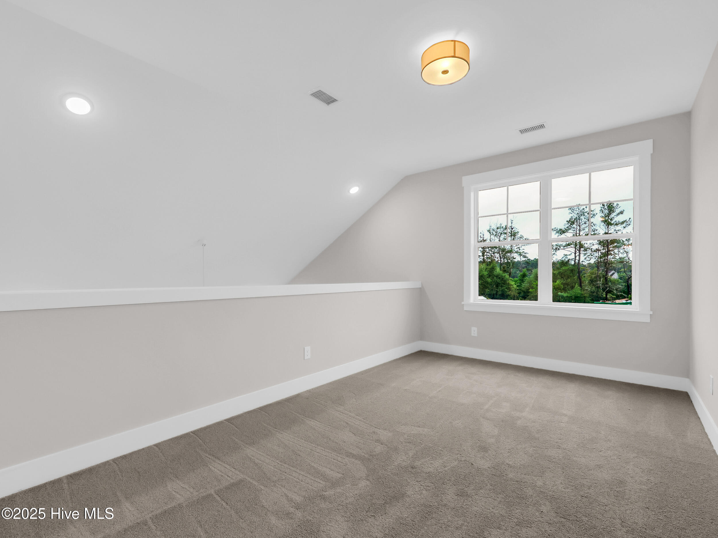 100533655 | Photo 28