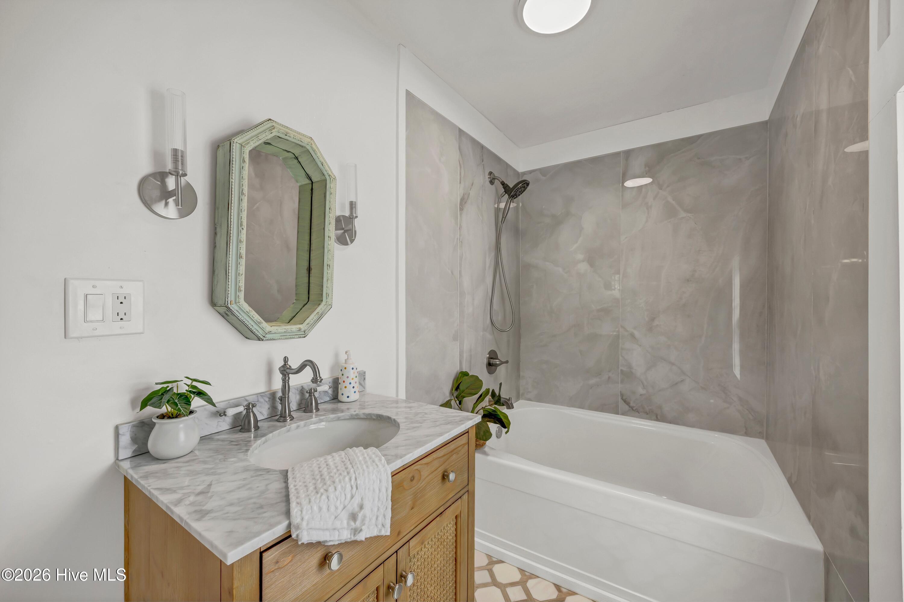 100556778 | Photo 18