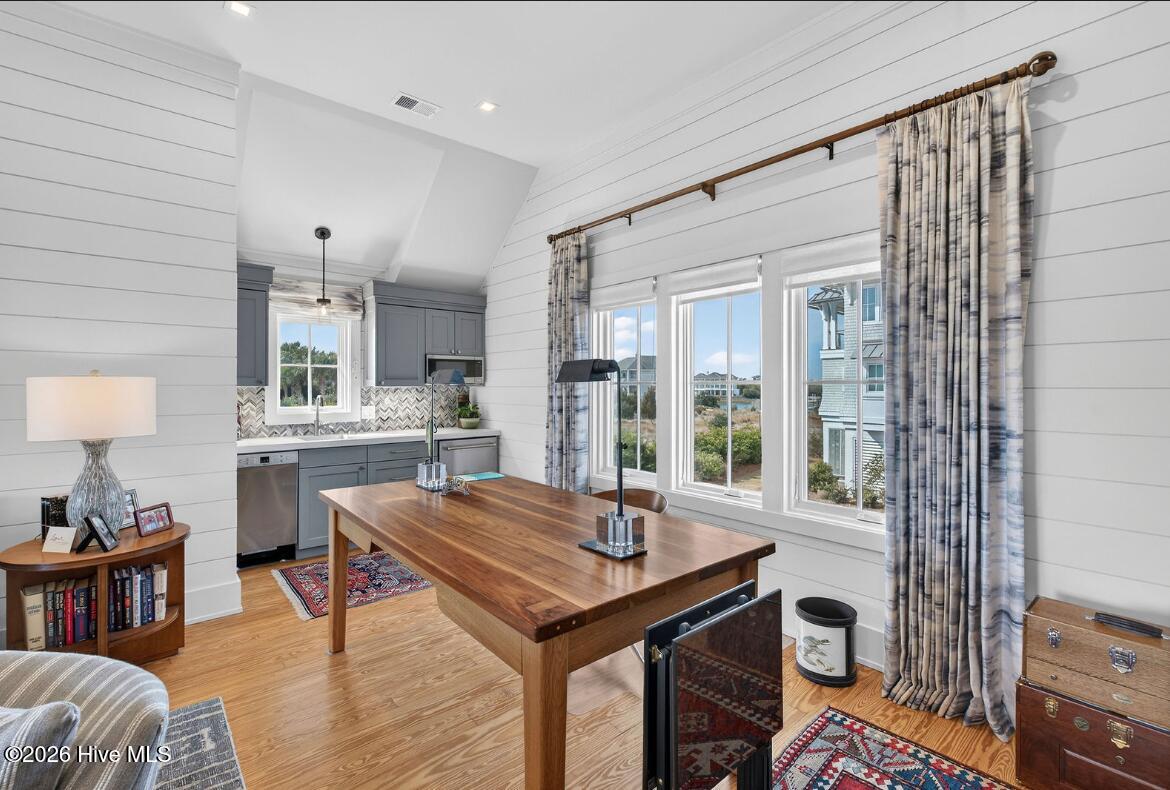 100557560 | Photo 53