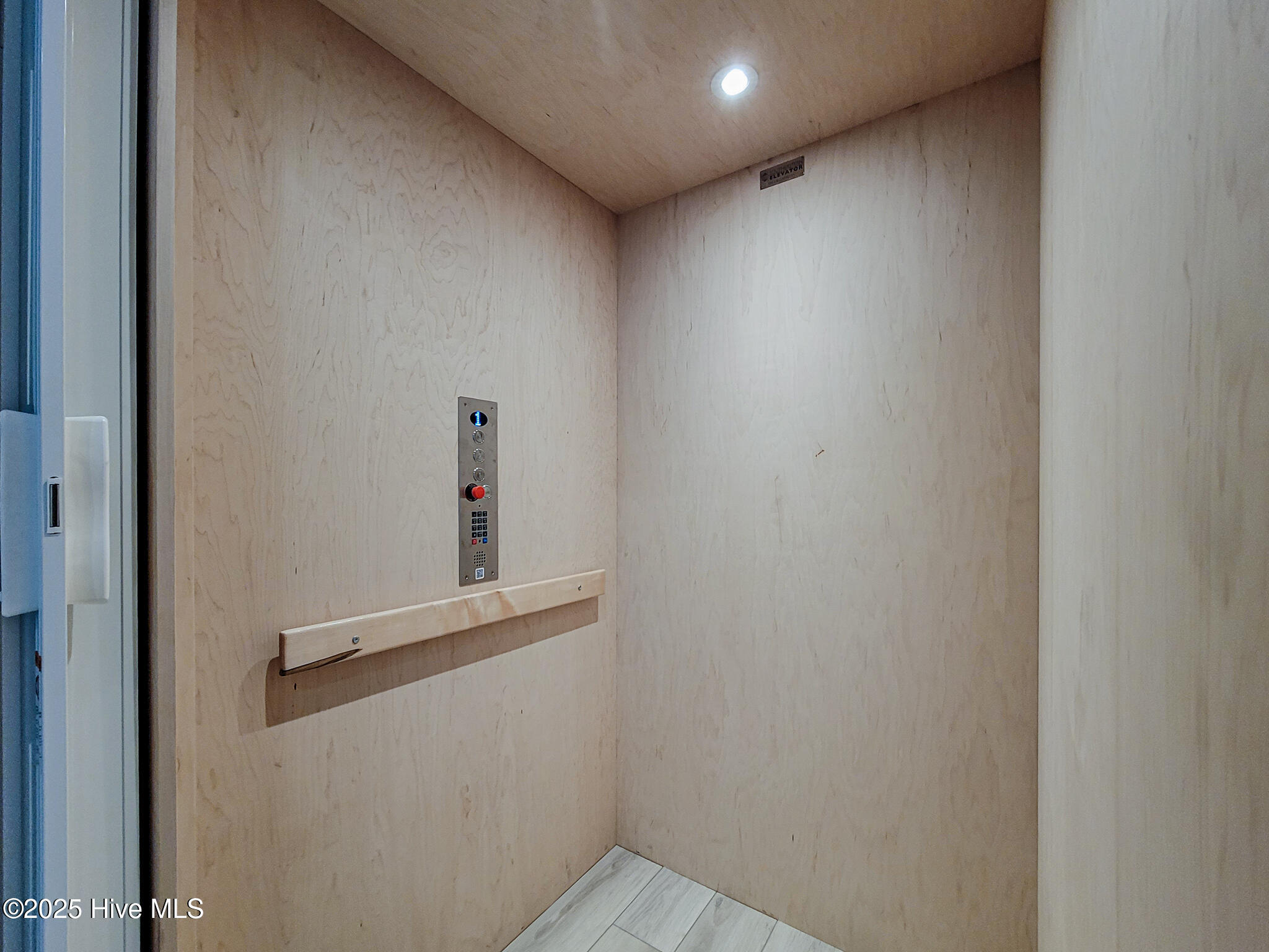 100517147 | Photo 44