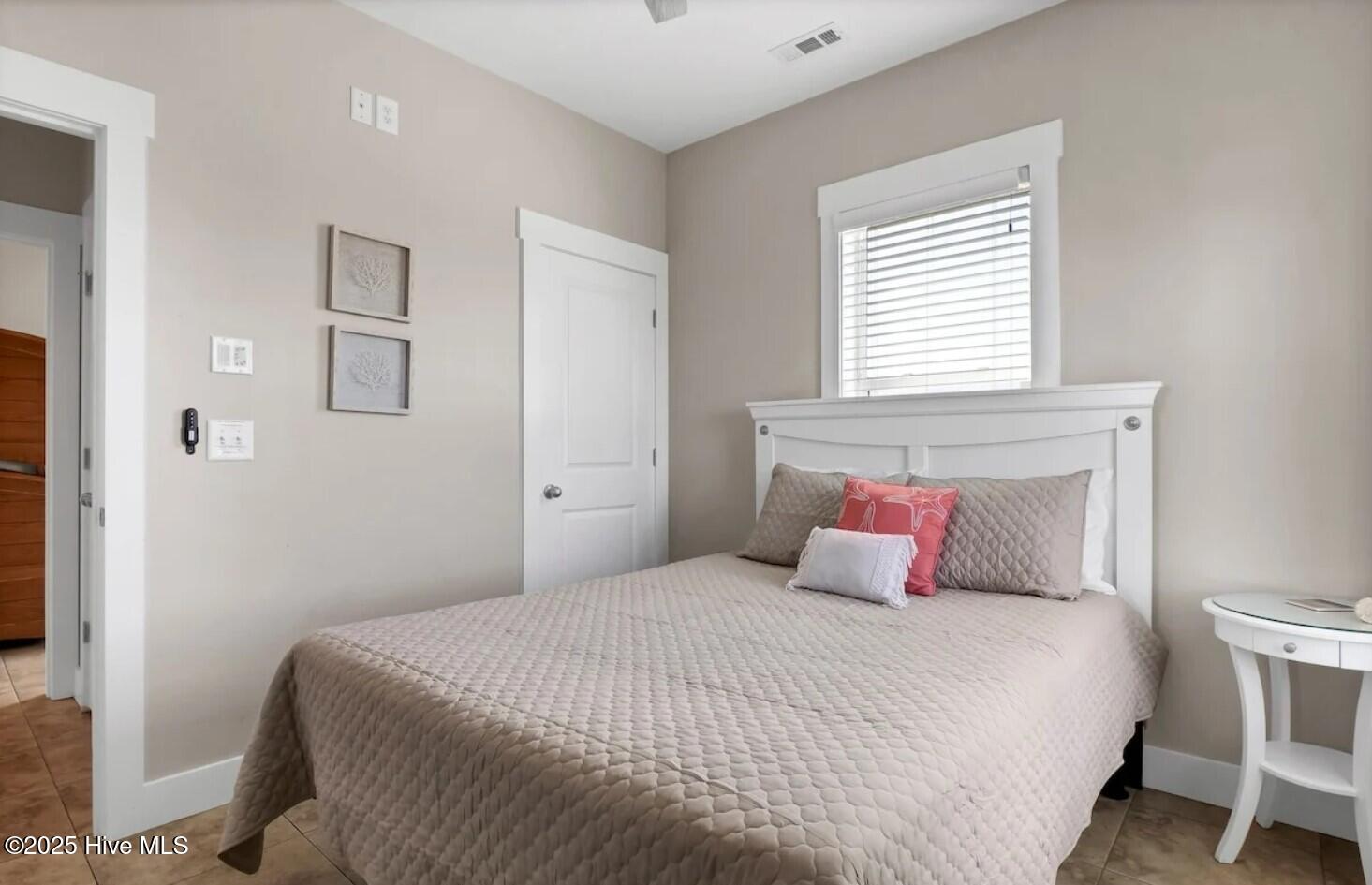 100519019 | Photo 24