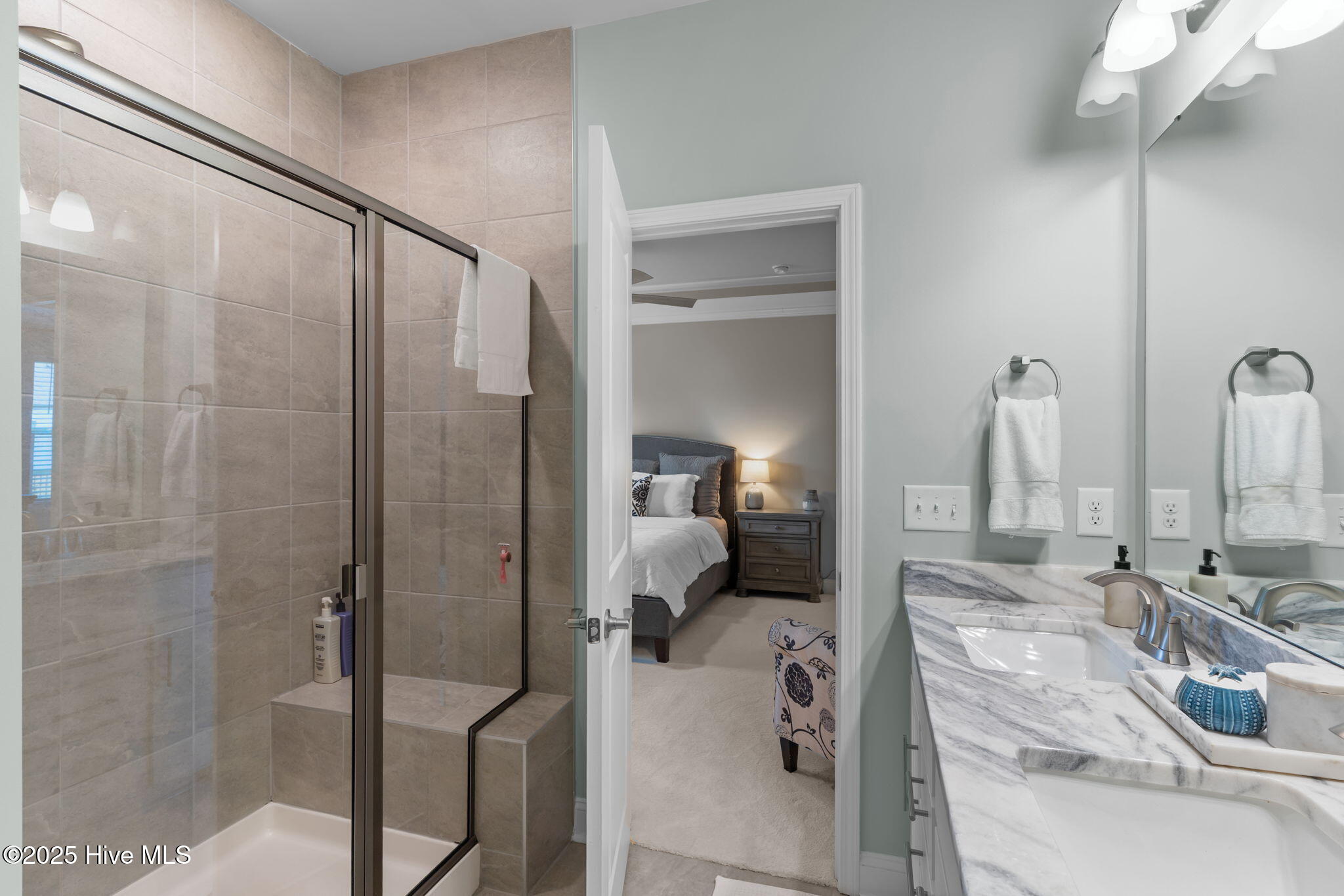 100531839 | Photo 39