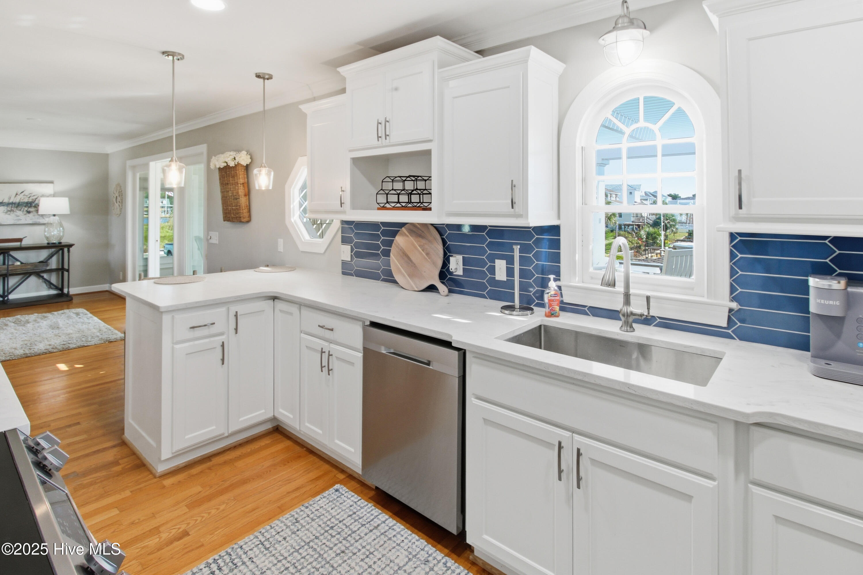 100557076 | Photo 18