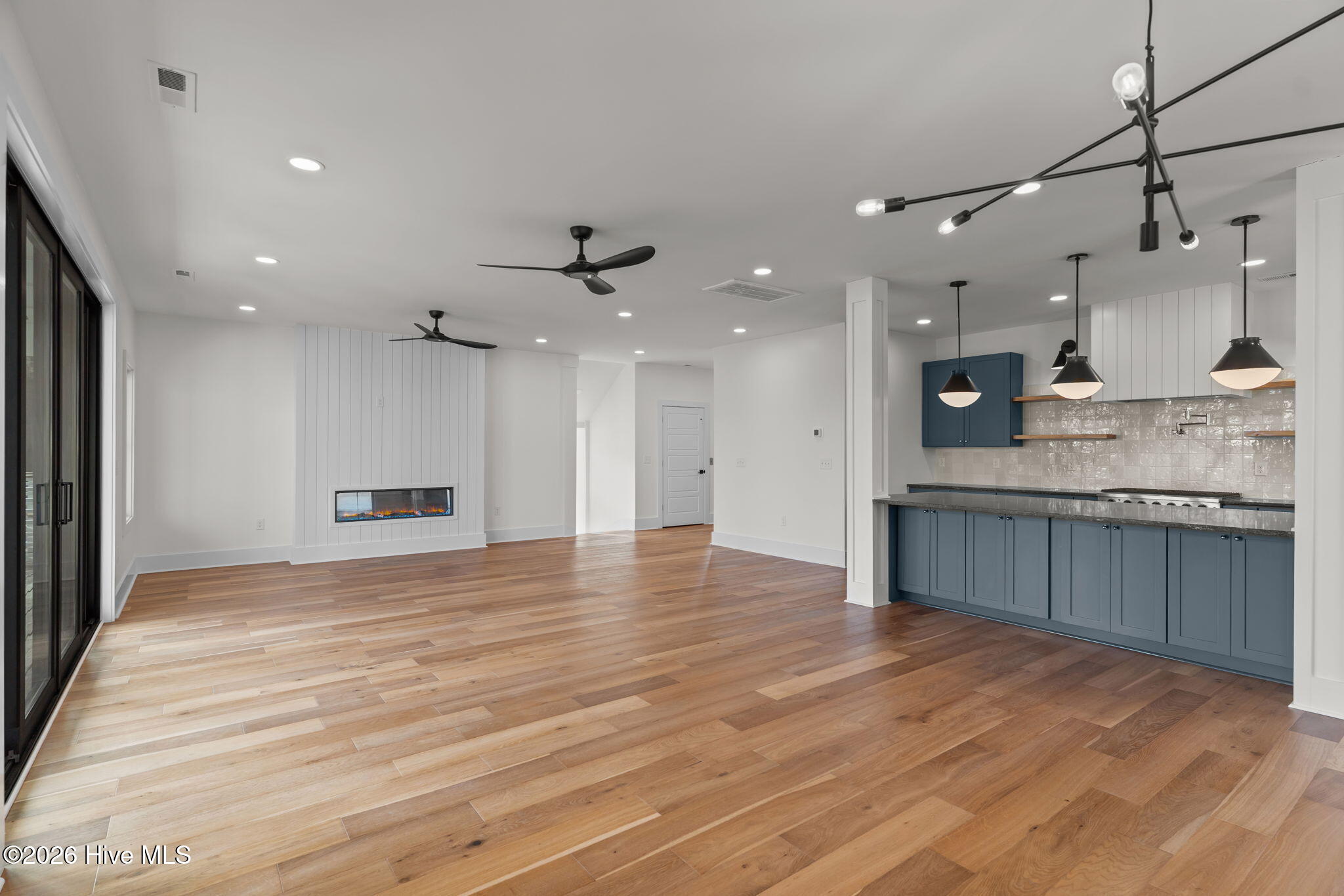 100553287 | Photo 11