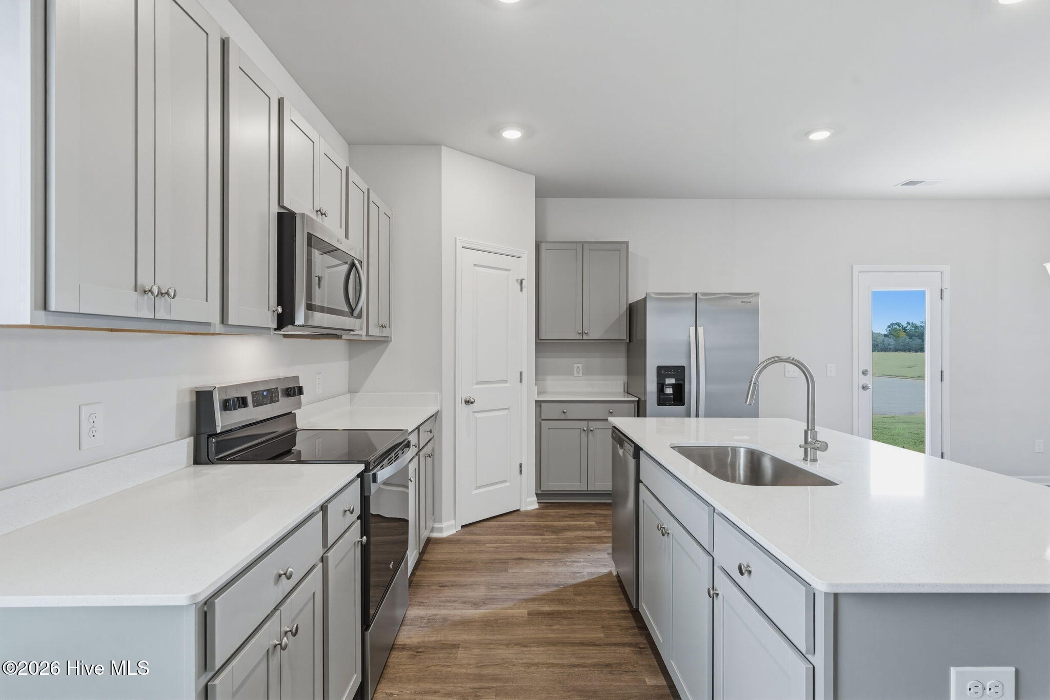 100532613 | Photo 22