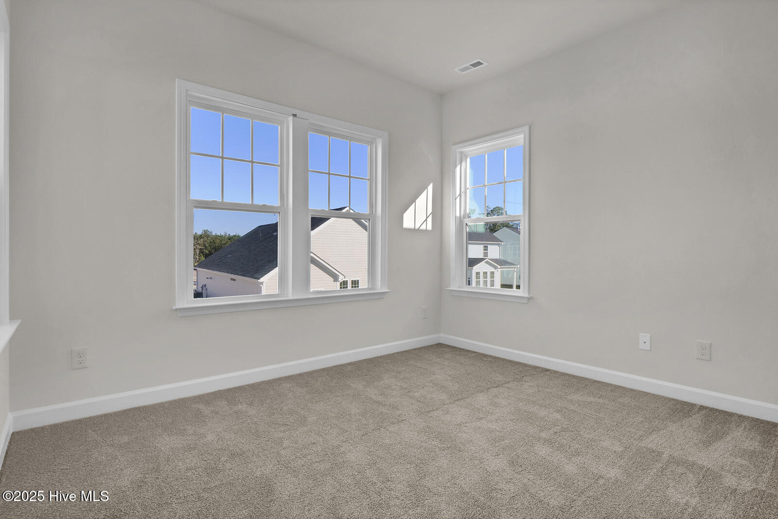 100556058 | Photo 21