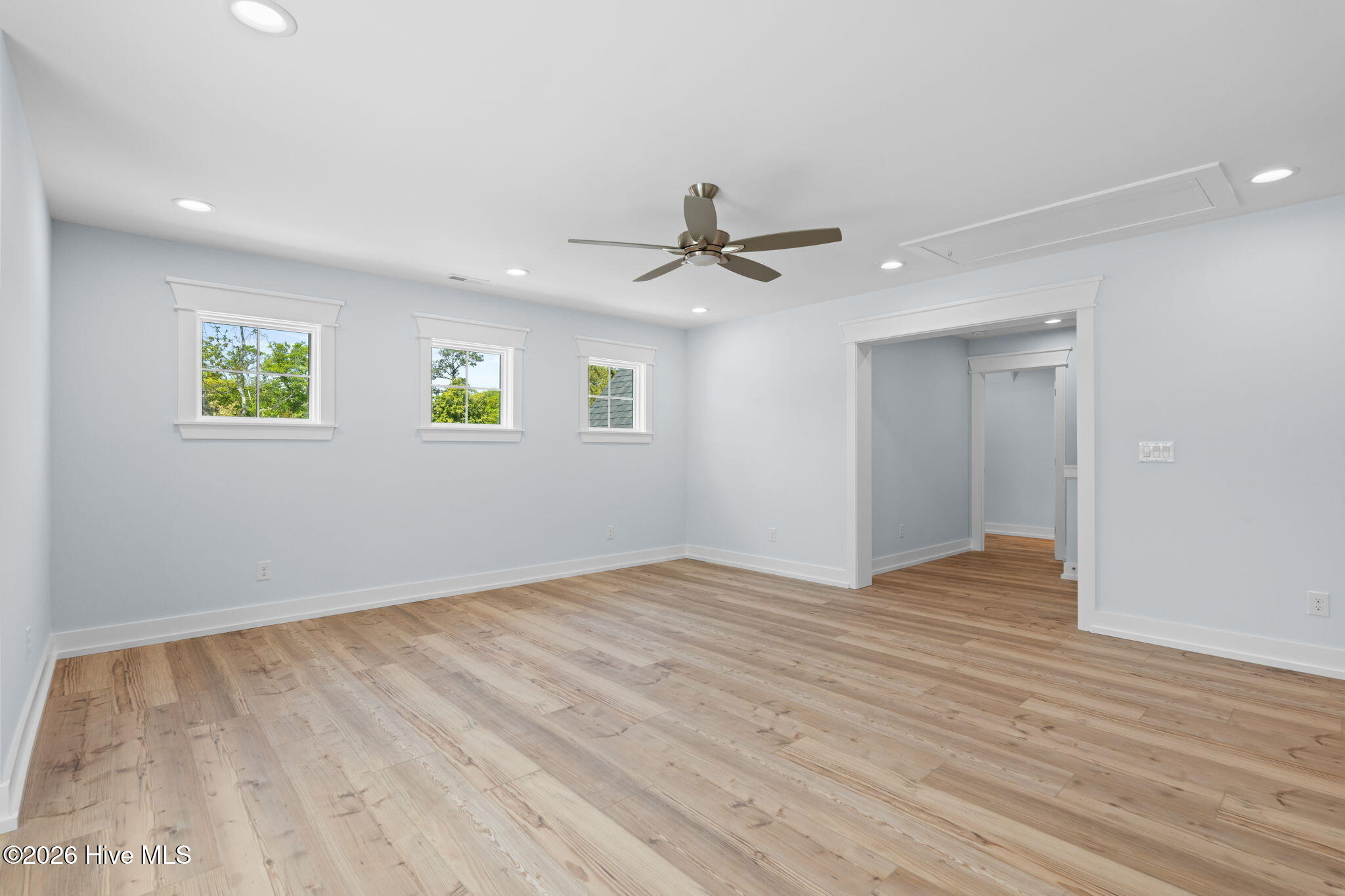 100546665 | Photo 41