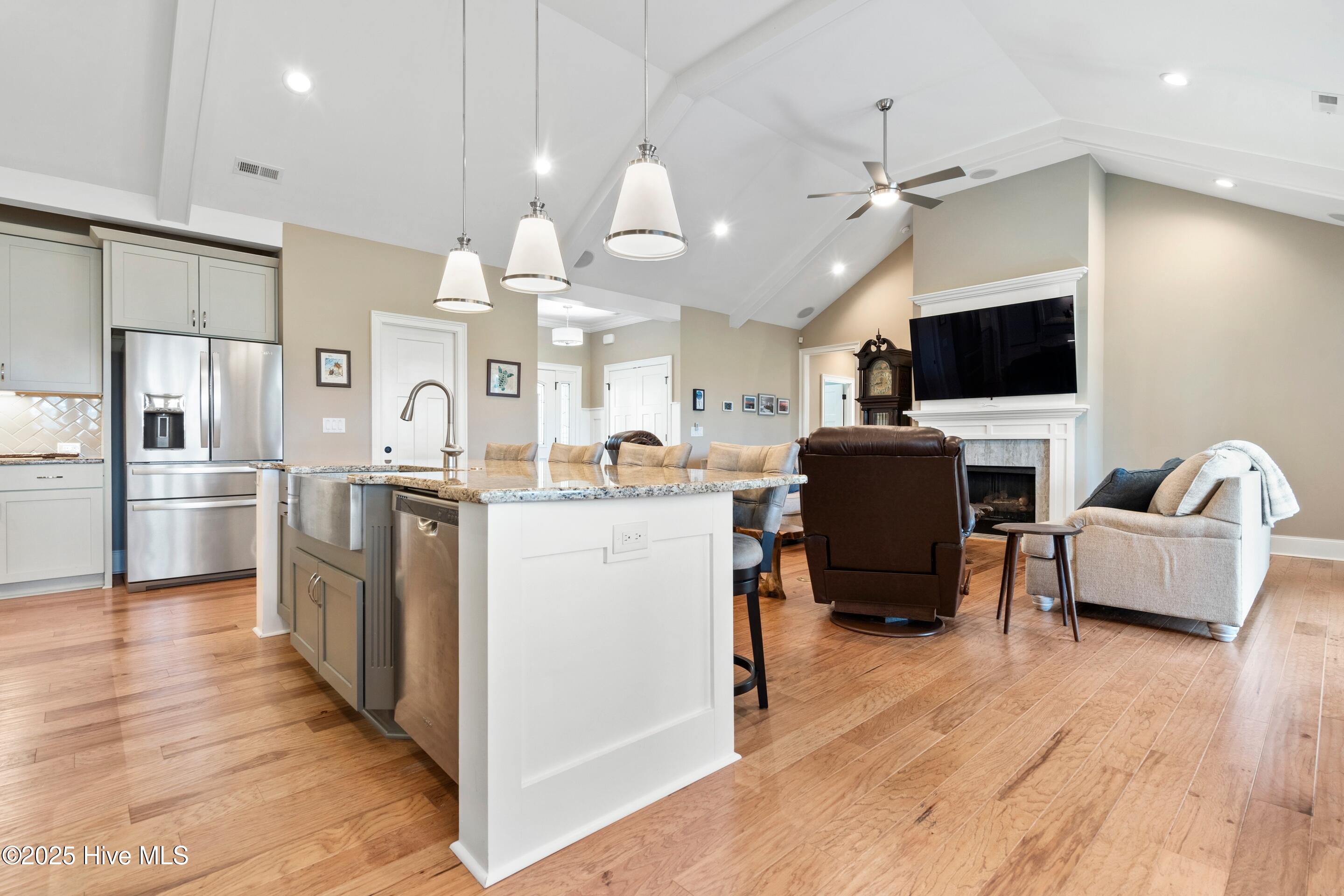 100541782 | Photo 18