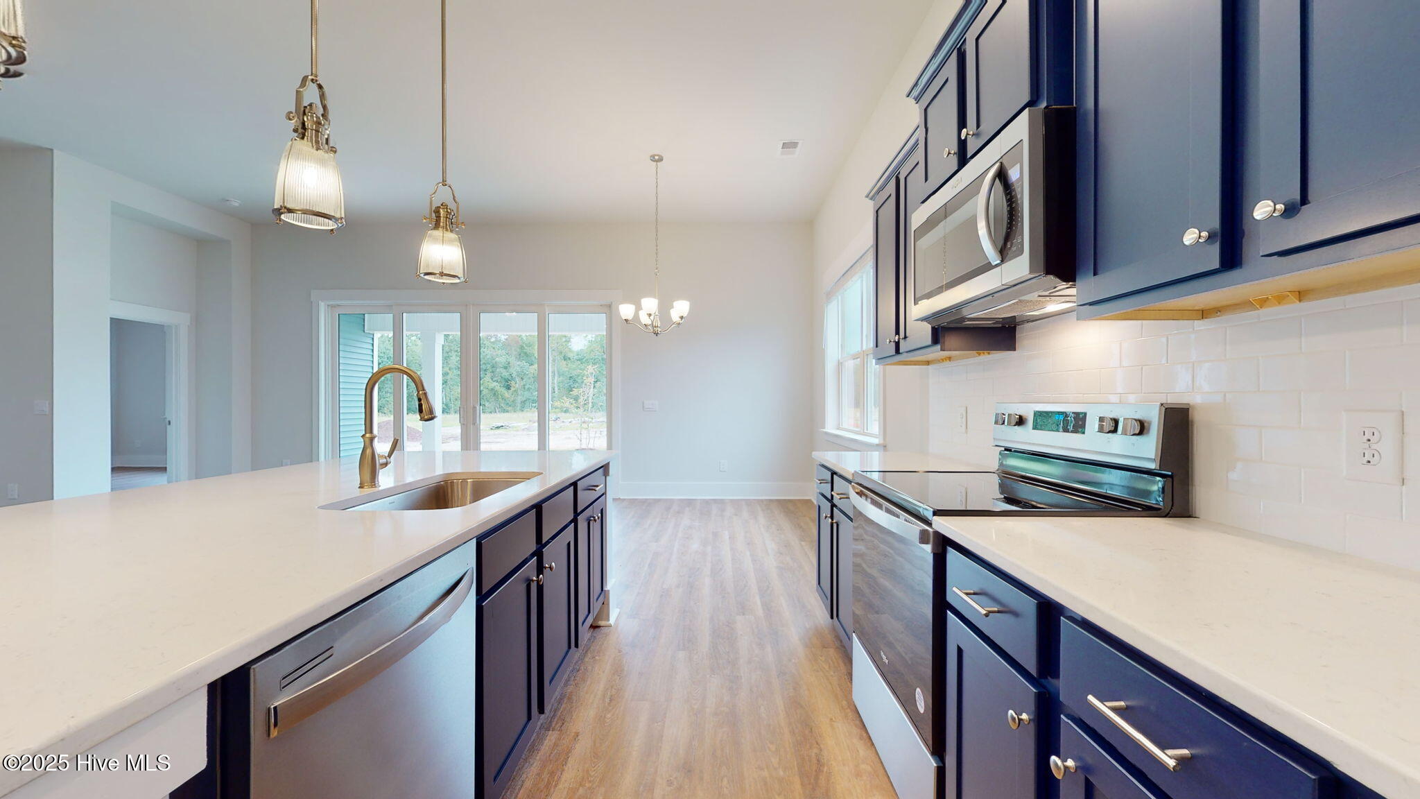 100543683 | Photo 18