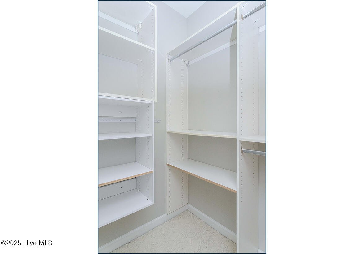 100516965 | Photo 24