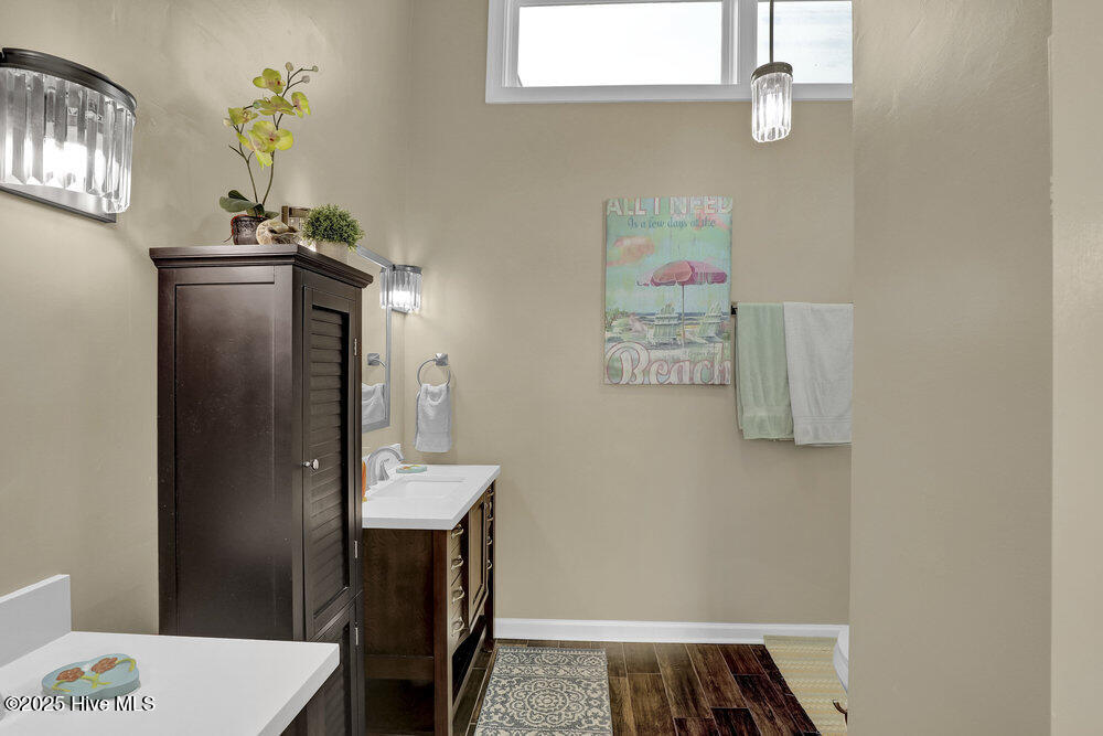 100513215 | Photo 25