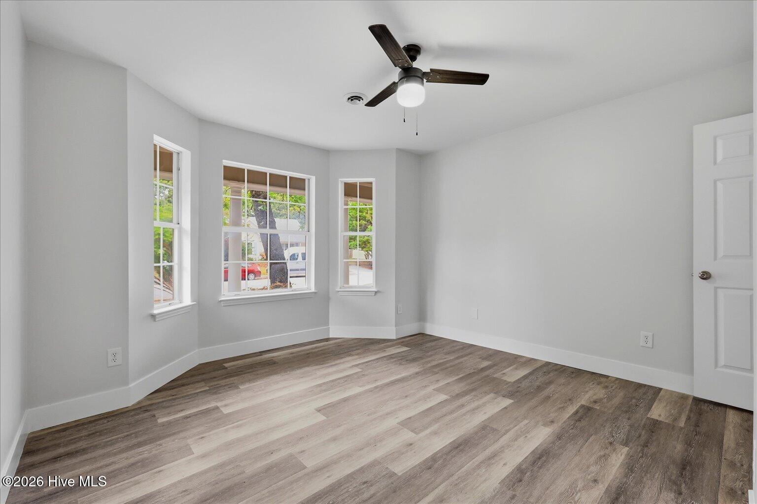 100570357 | Photo 25