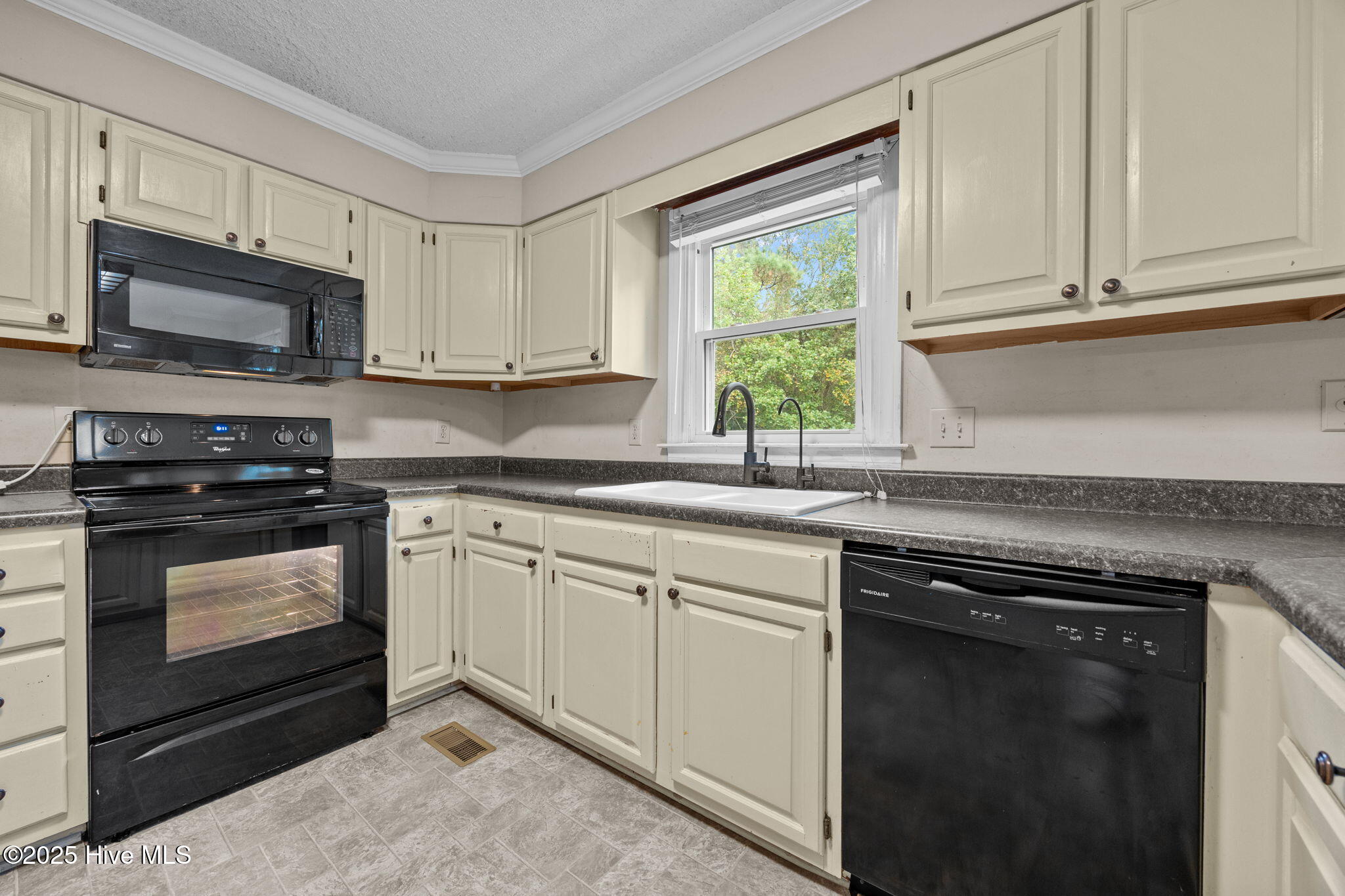 100534053 | Photo 10