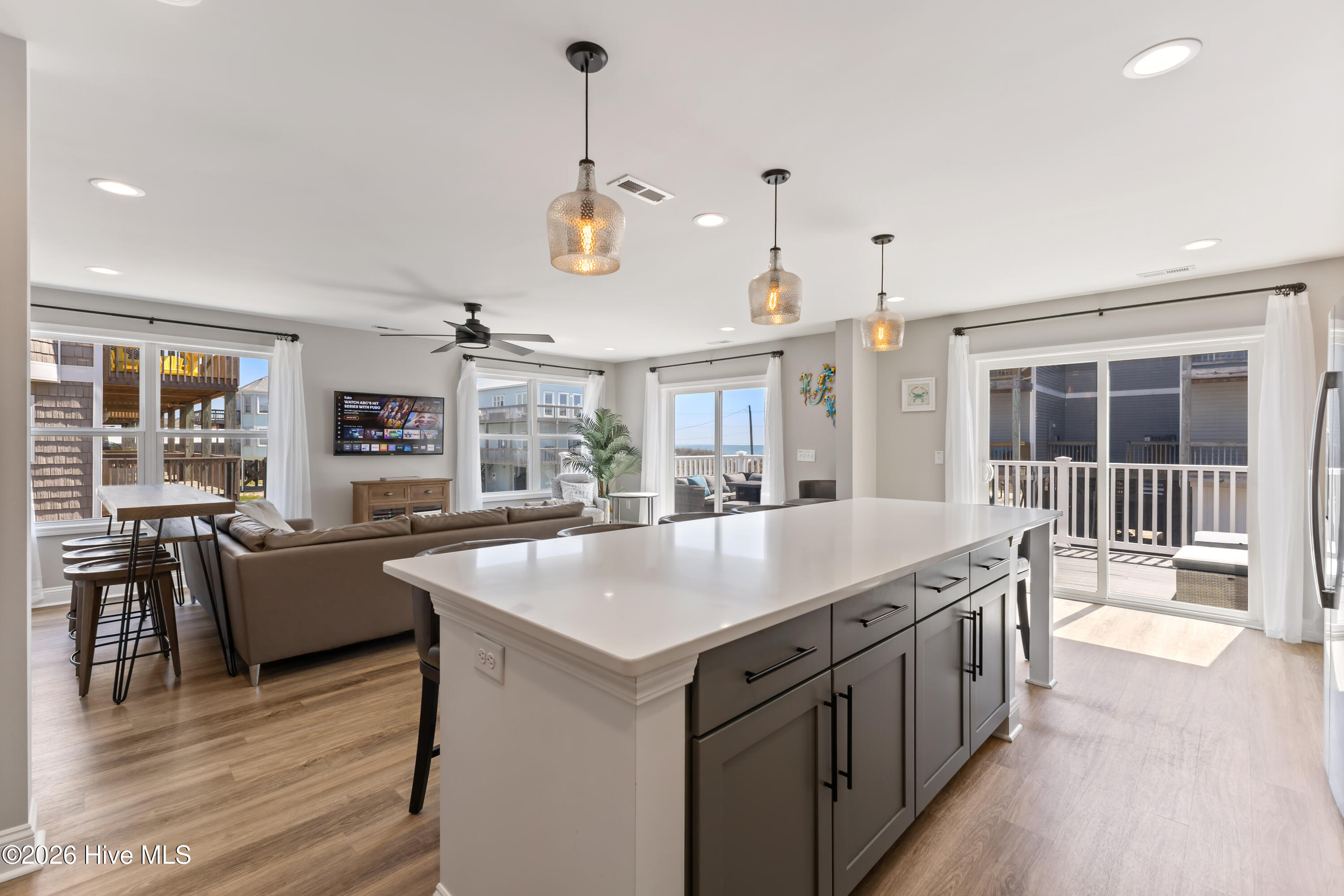 100564828 | Photo 15