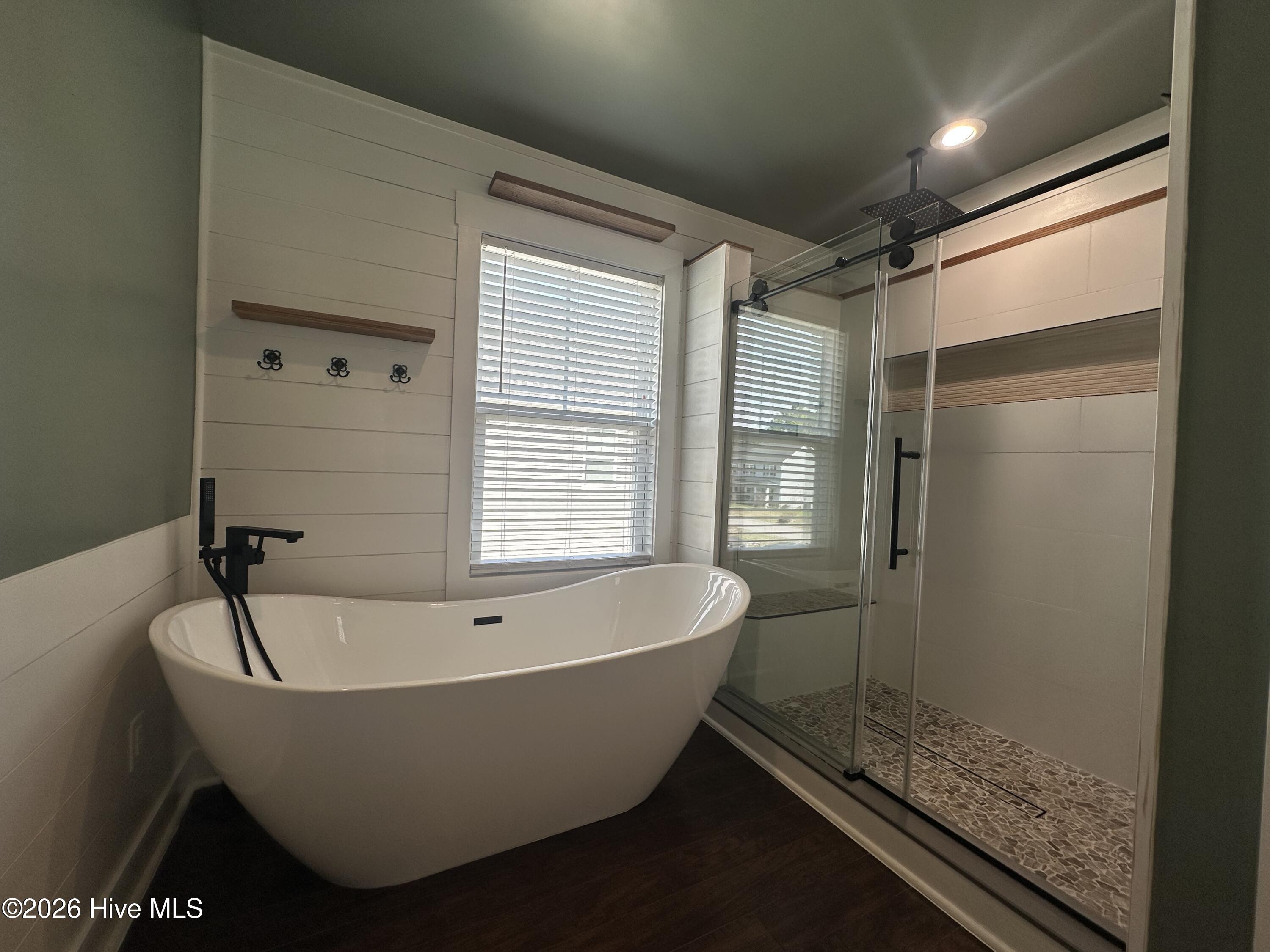 100559148 | Photo 23