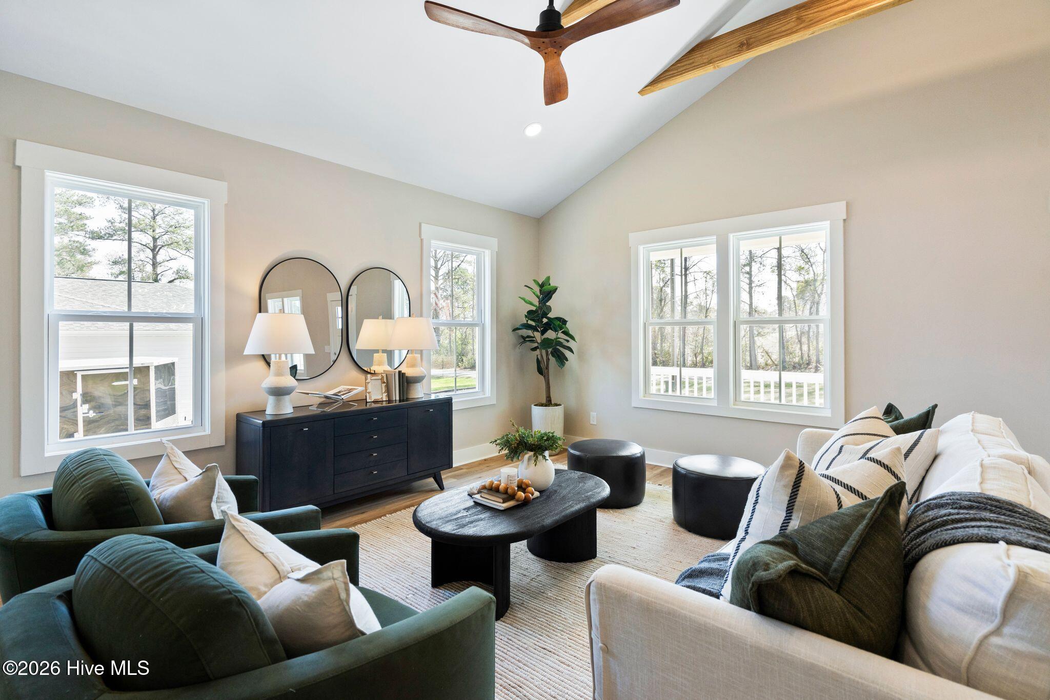 100558463 | Photo 15