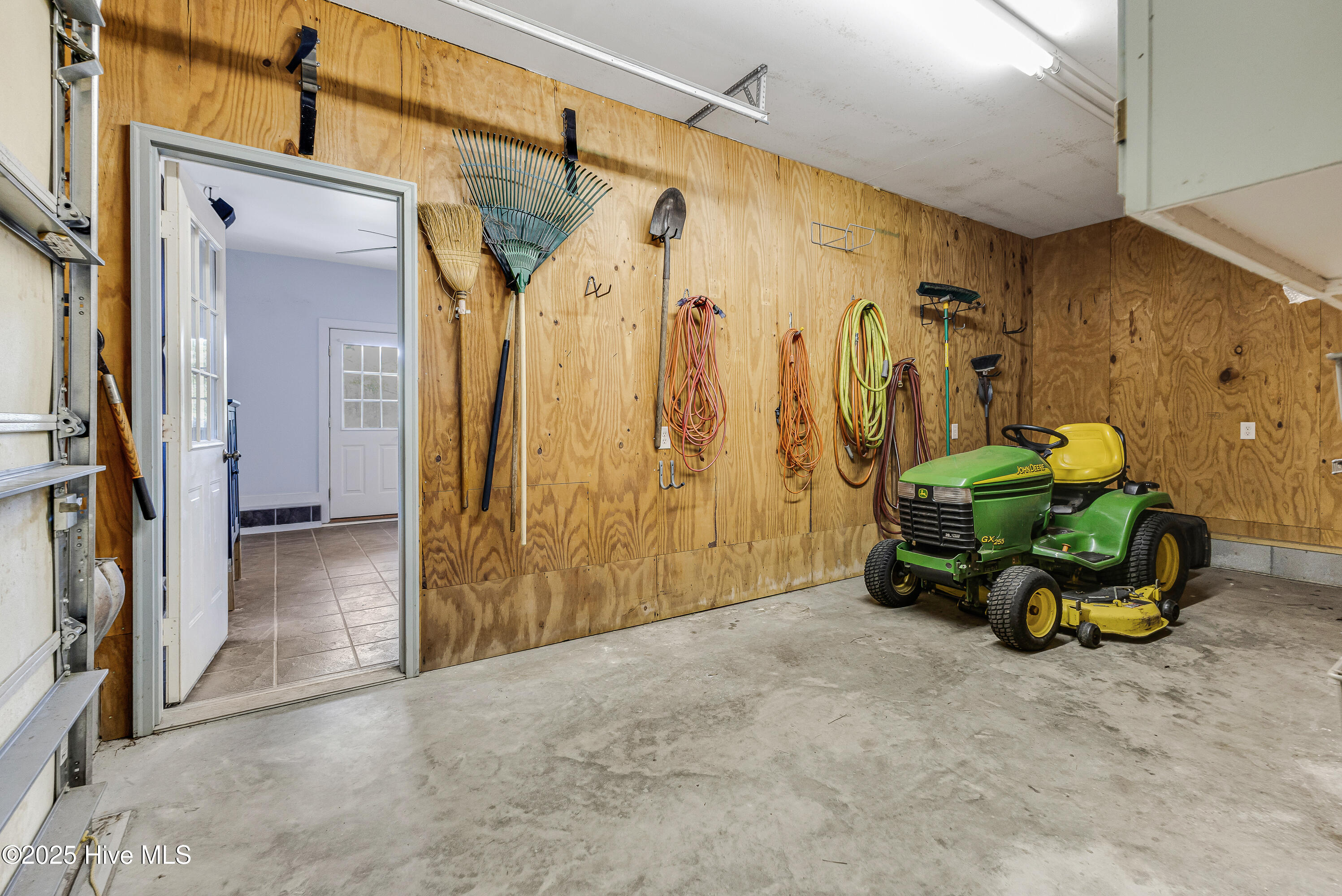 100538127 | Photo 38