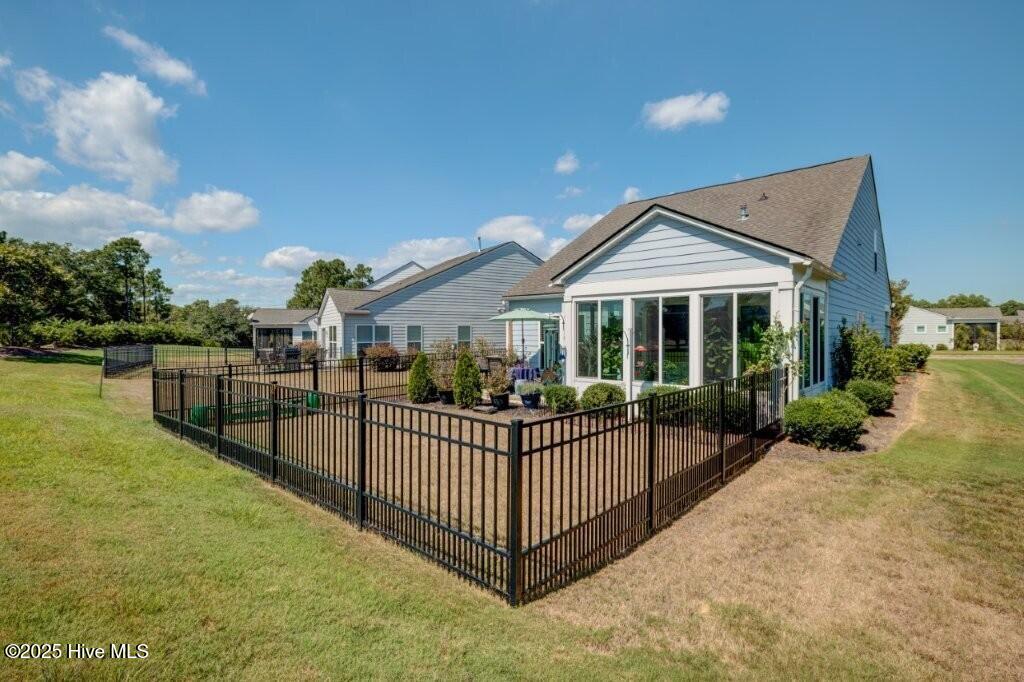 100529096 | Photo 38