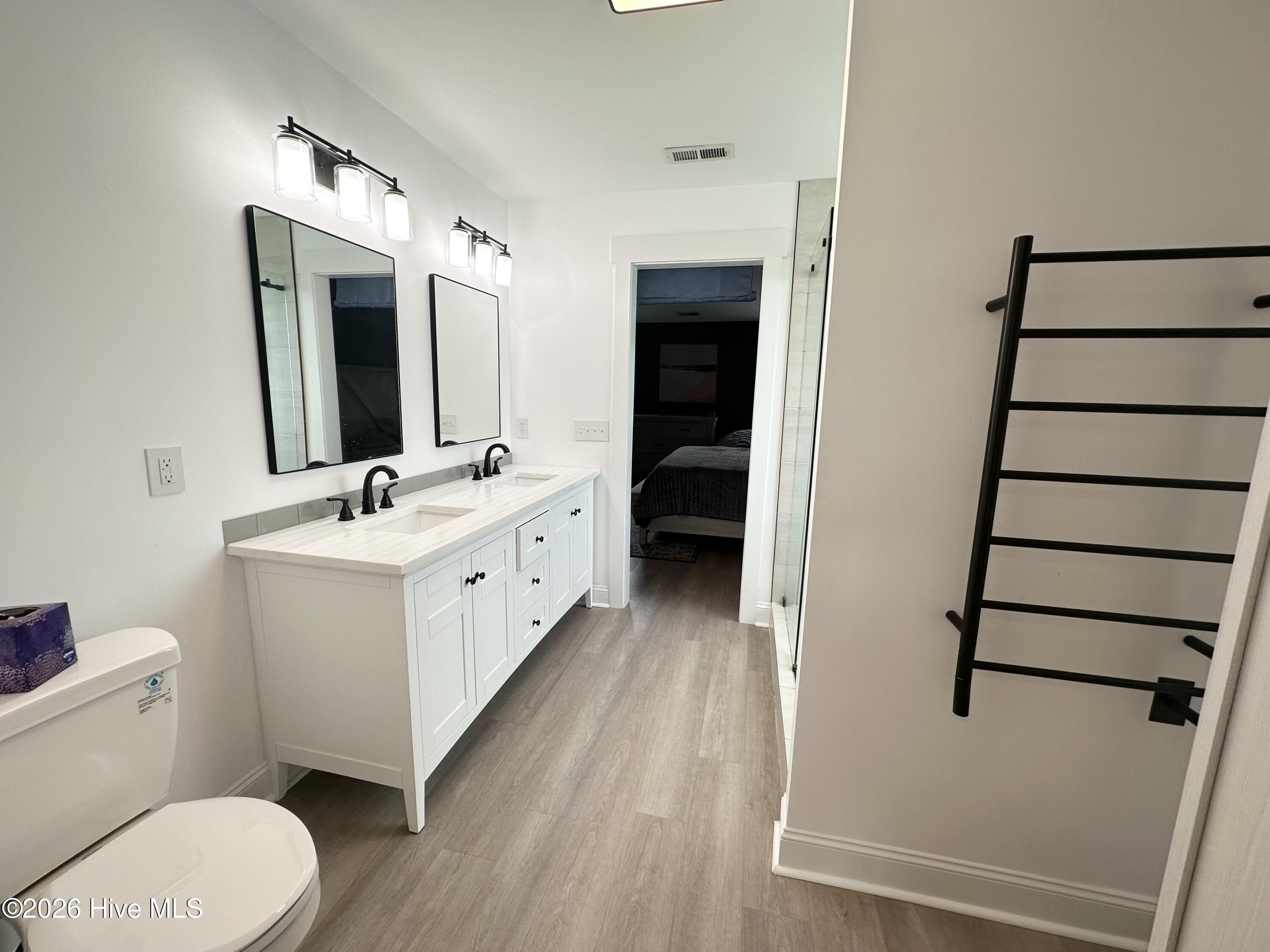 100563138 | Photo 74