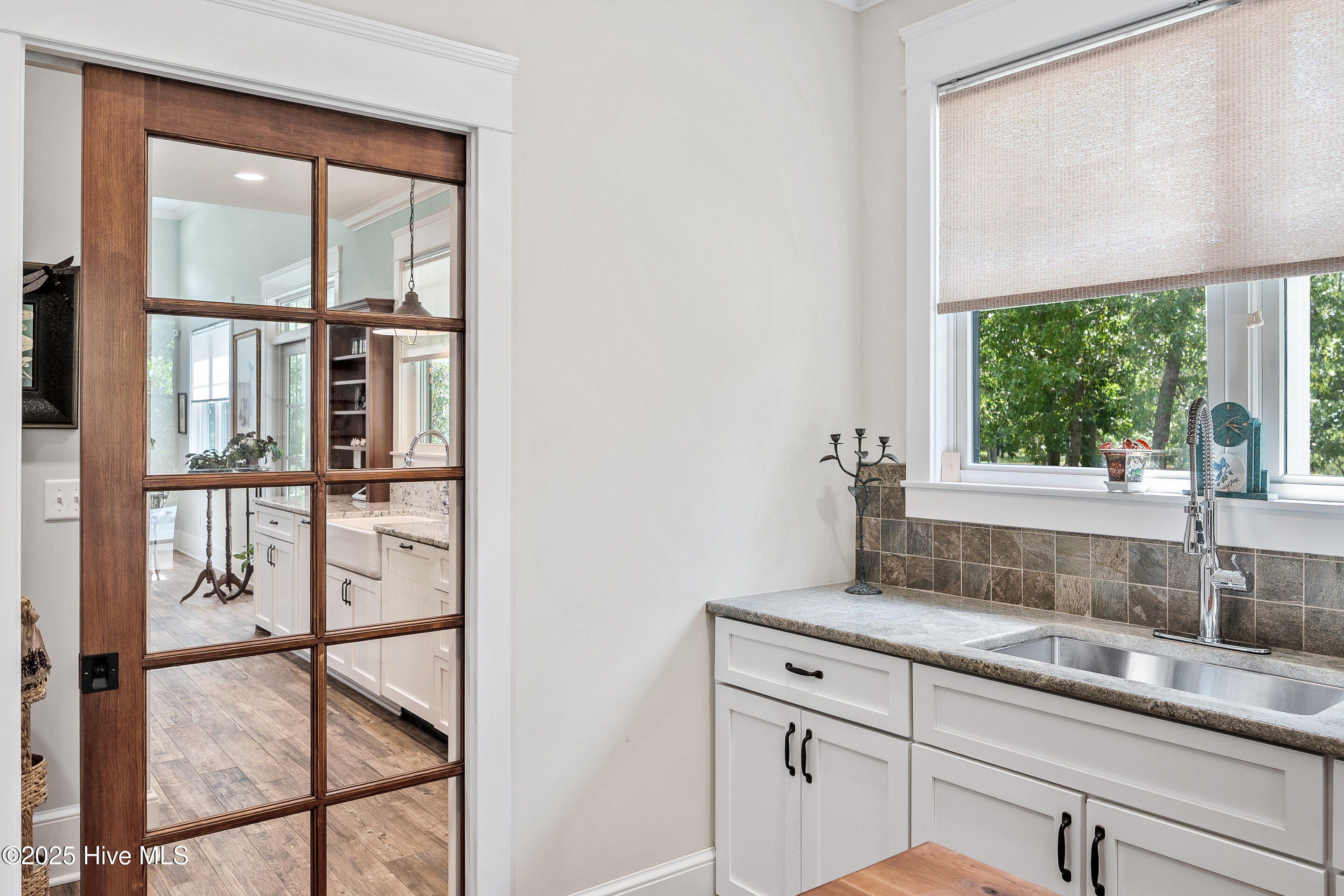 100522220 | Photo 34