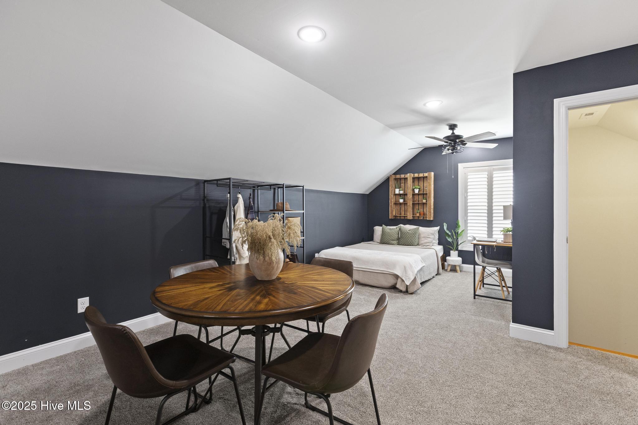 100516290 | Photo 45