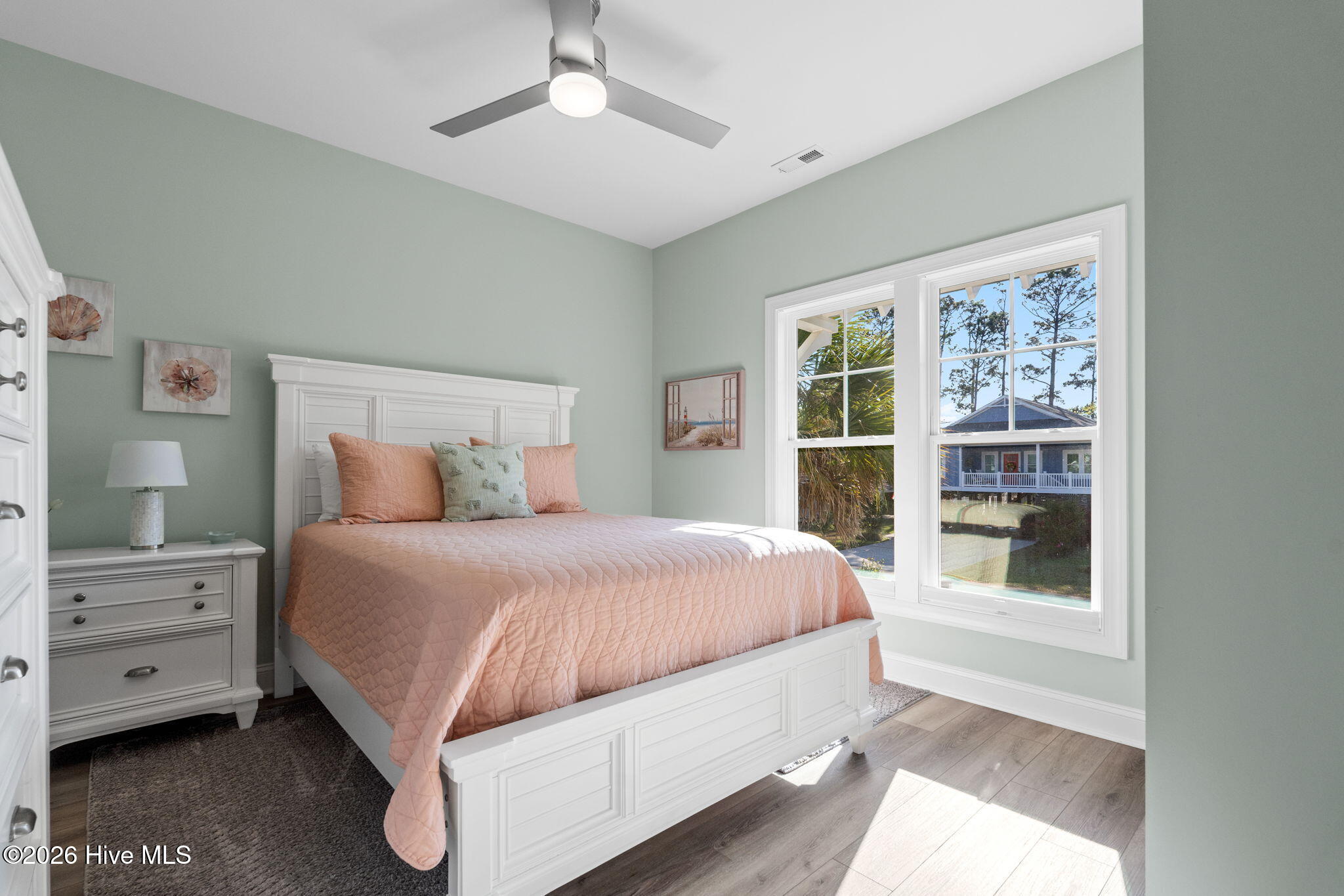 100568593 | Photo 21