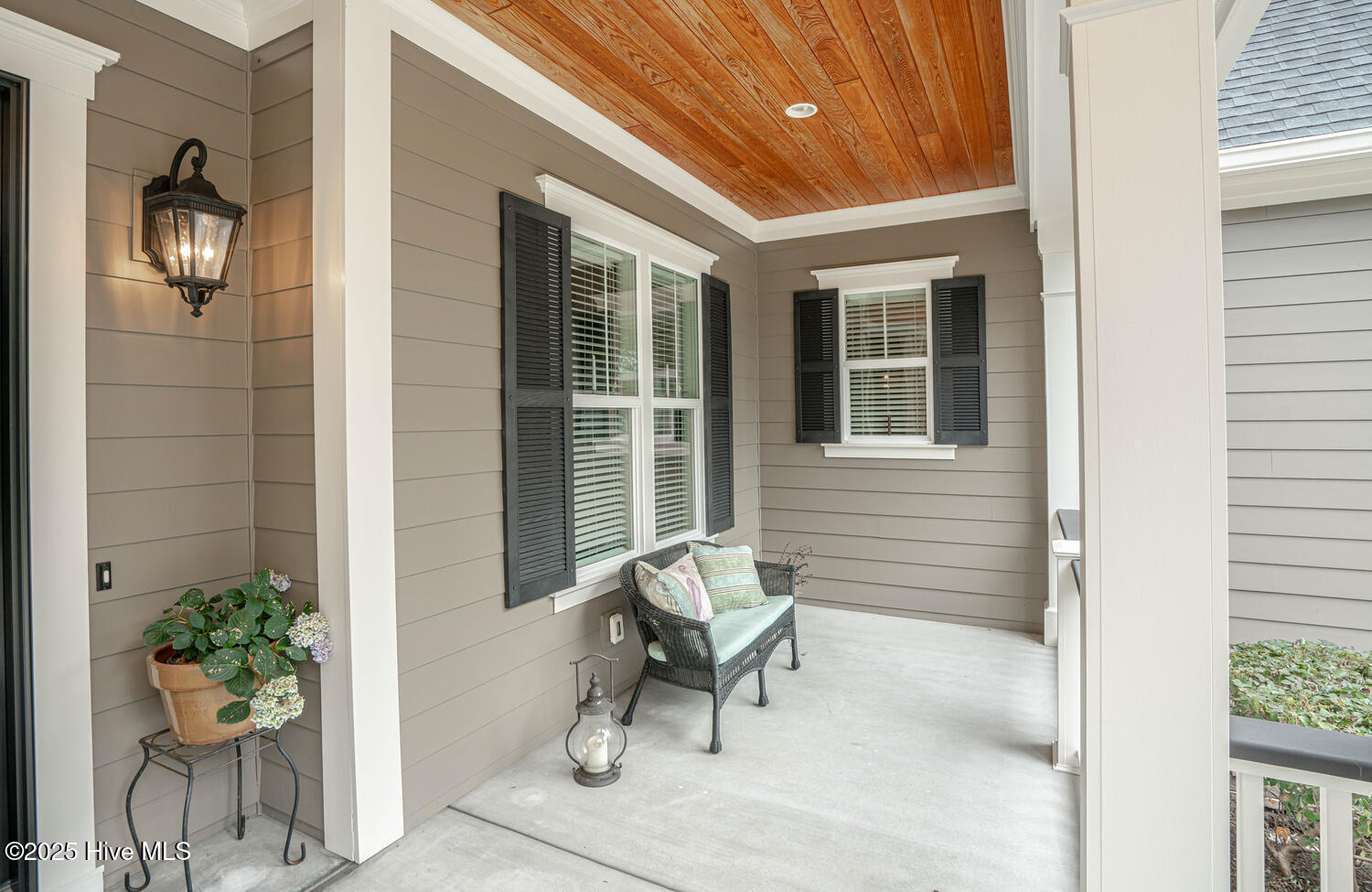 100566478 | Photo 11