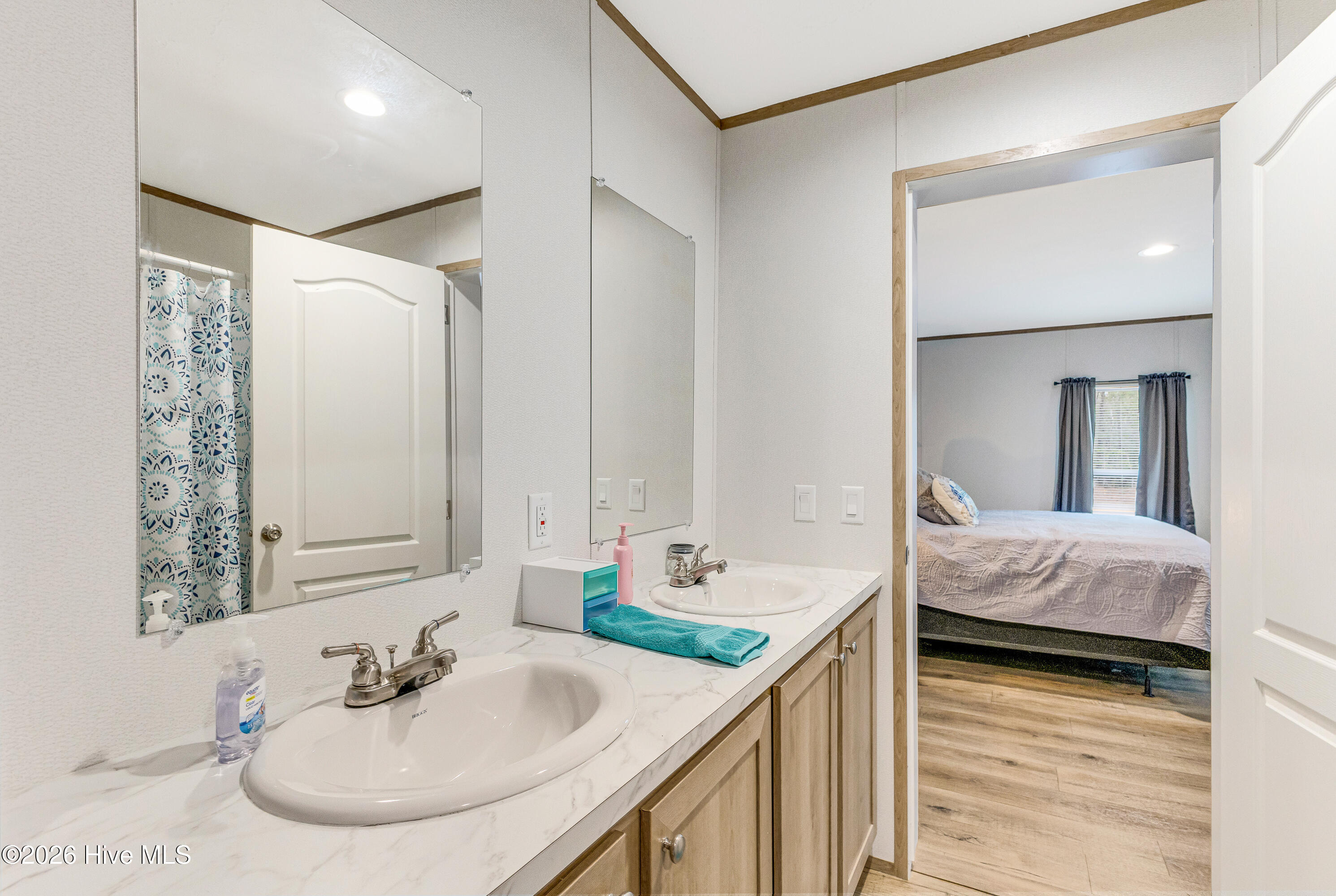 100558800 | Photo 26