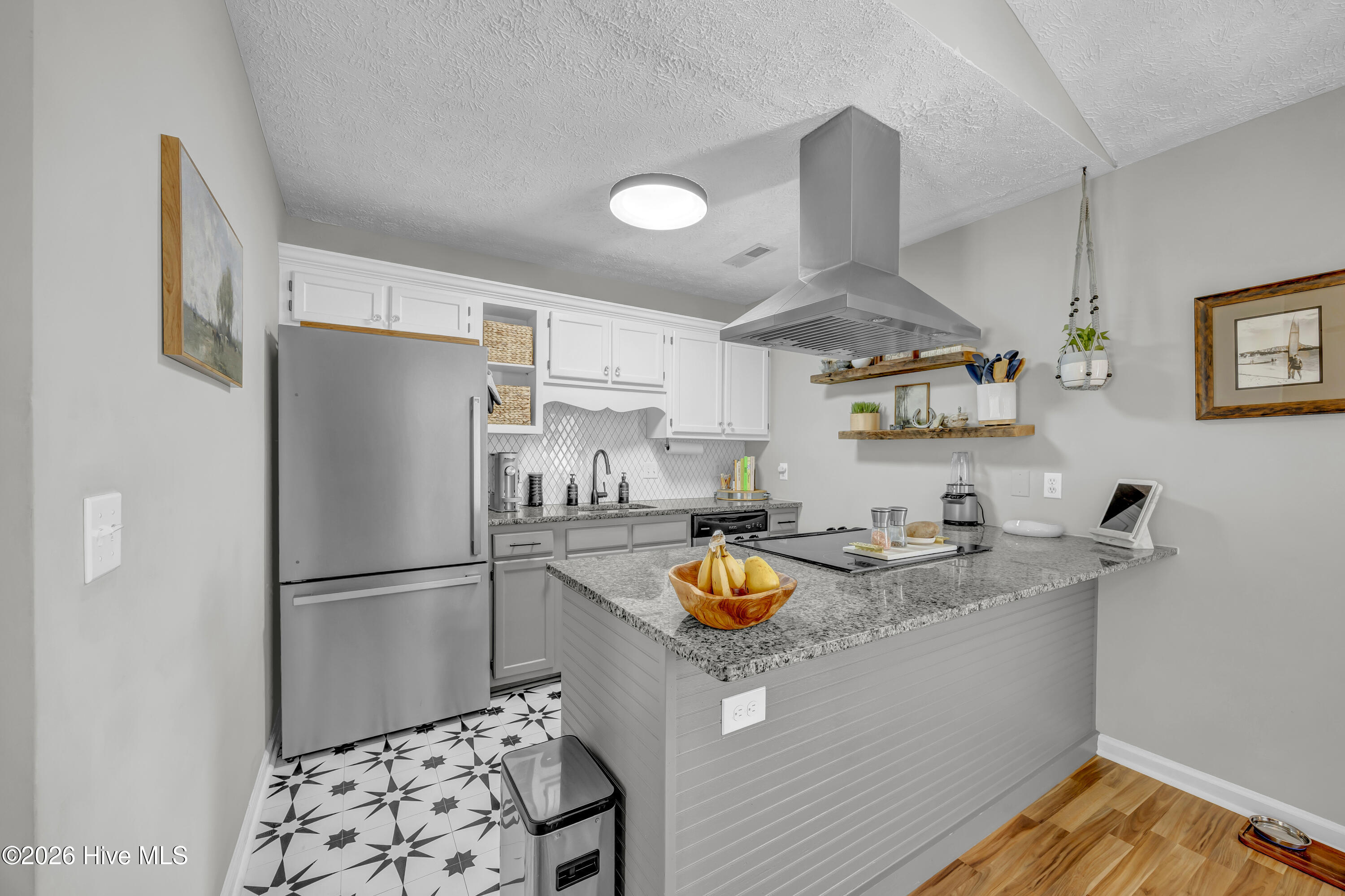 100565198 | Photo 10