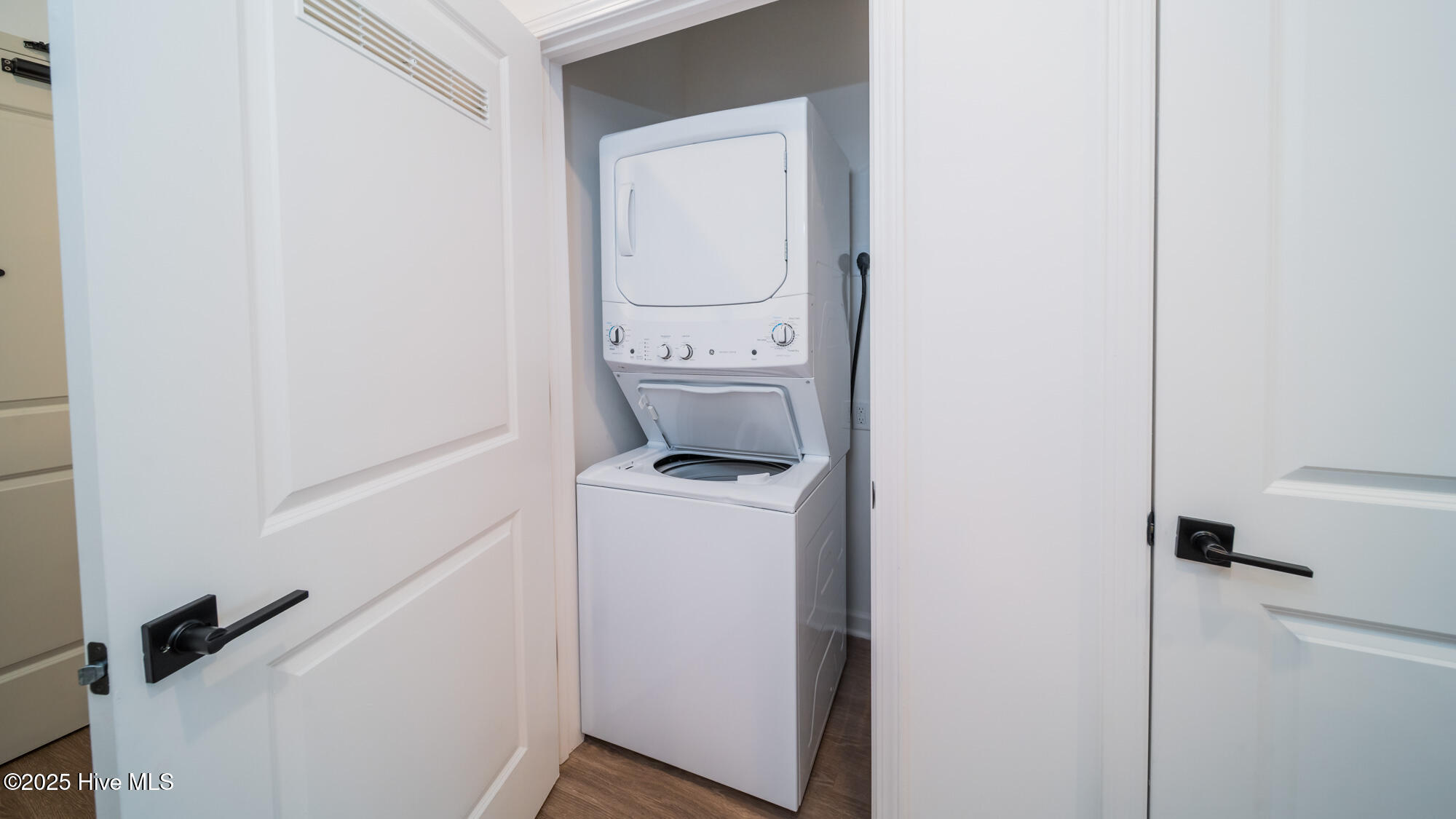 100534161 | Photo 14