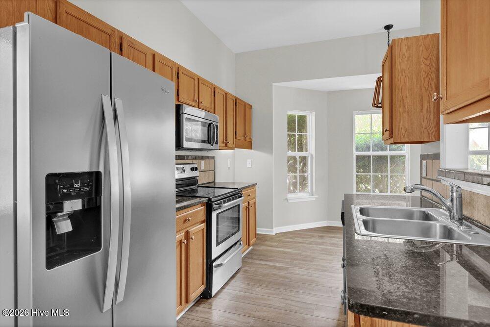 100552082 | Photo 11