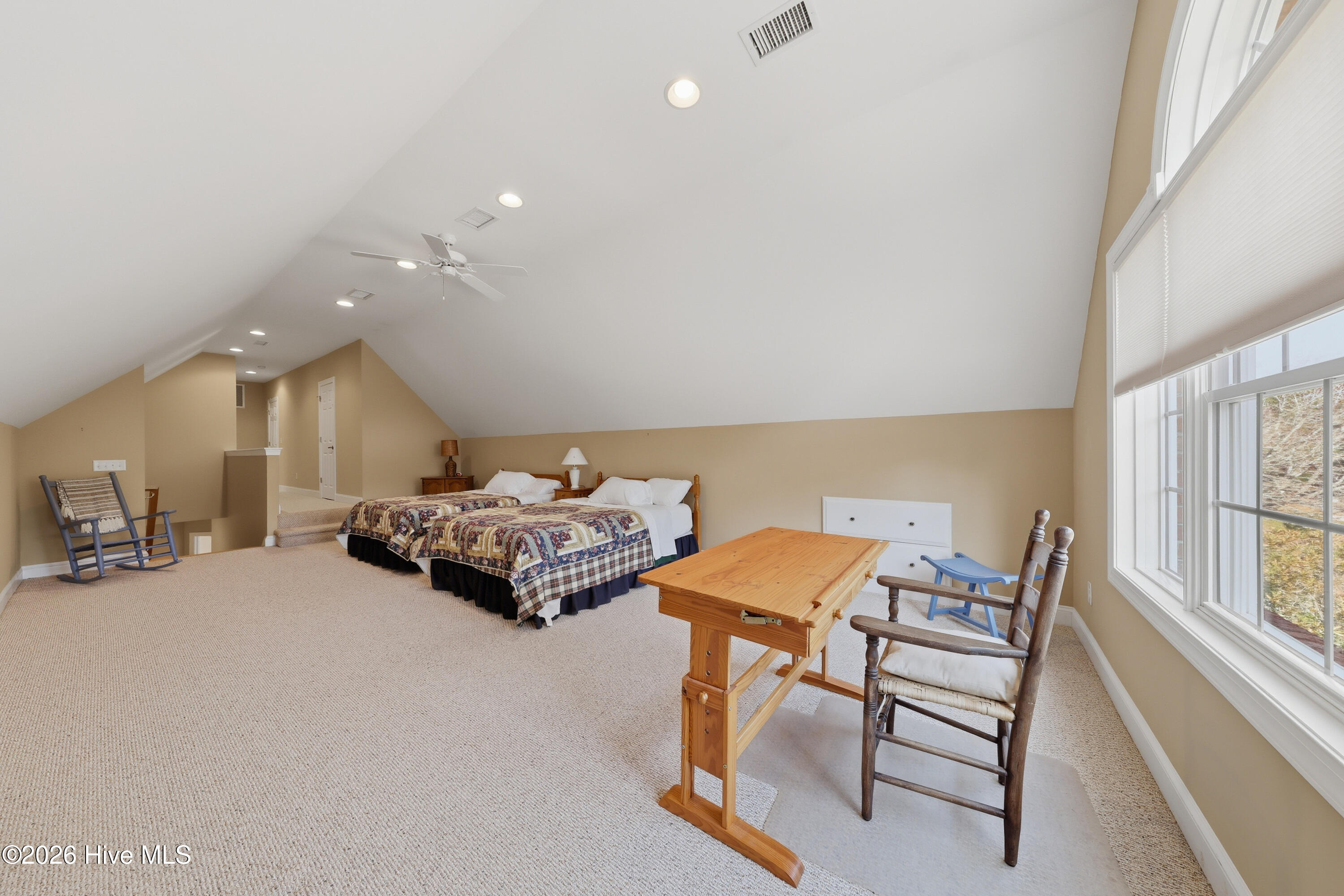 100558139 | Photo 49