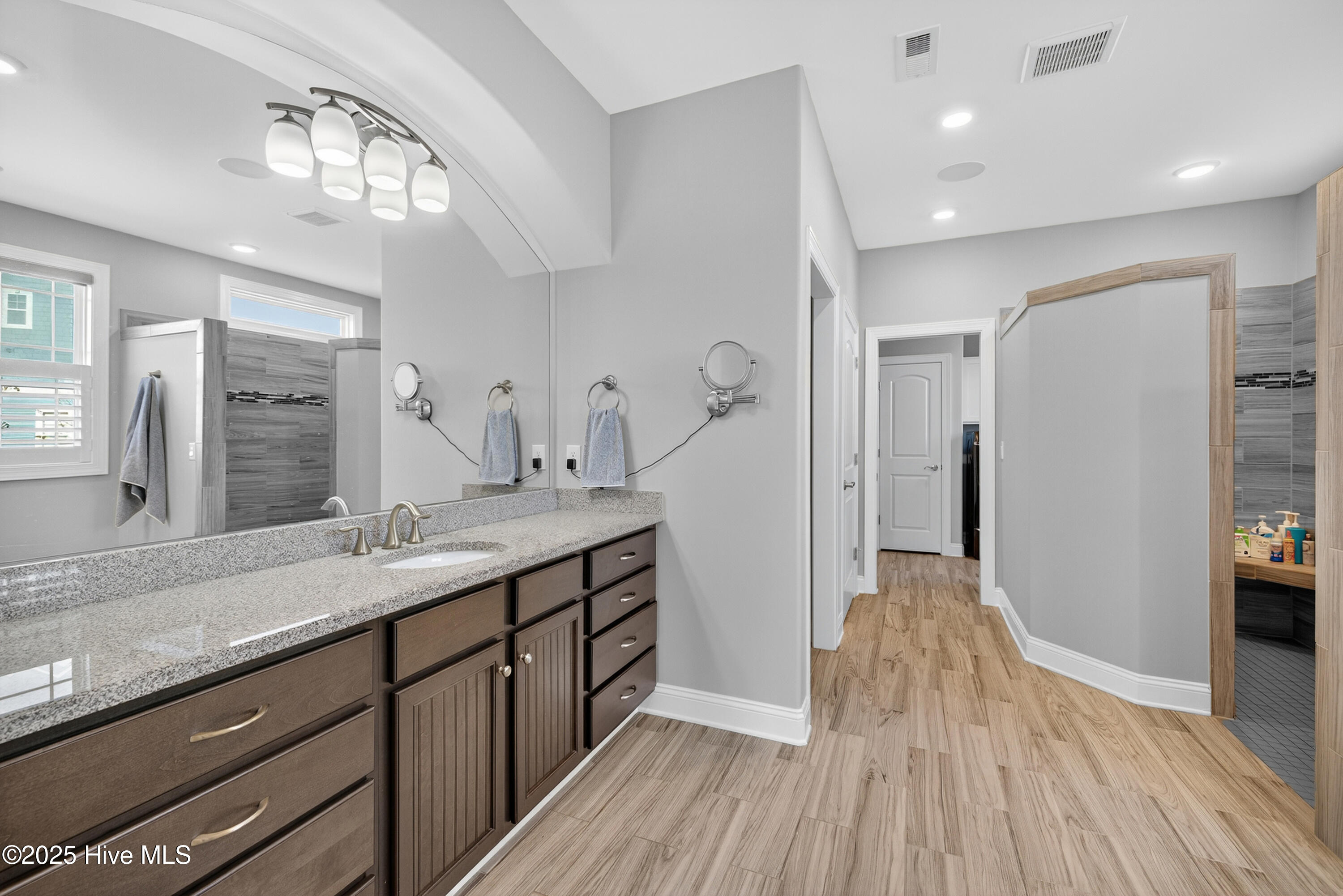 100541108 | Photo 24