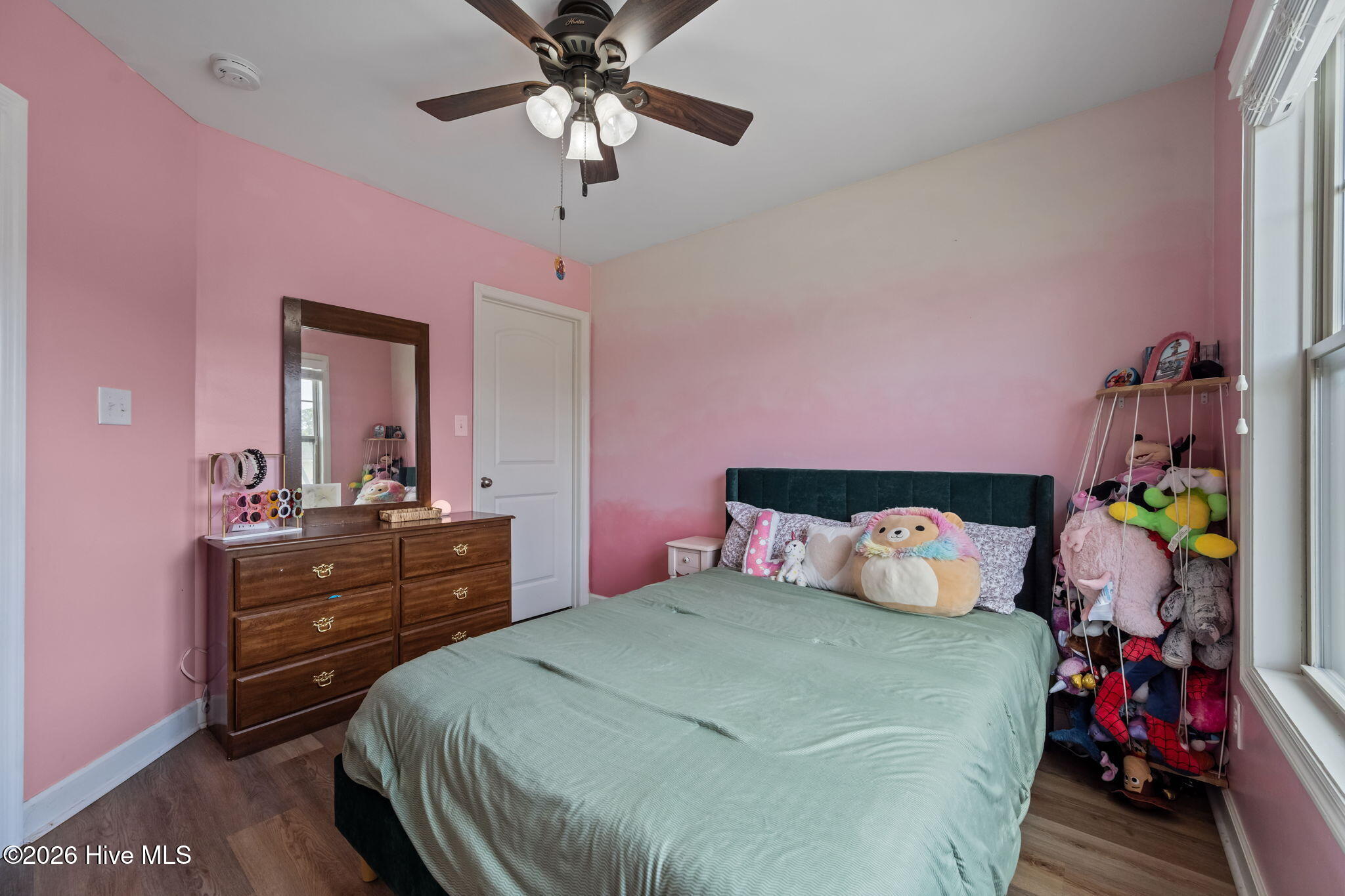 100567212 | Photo 25