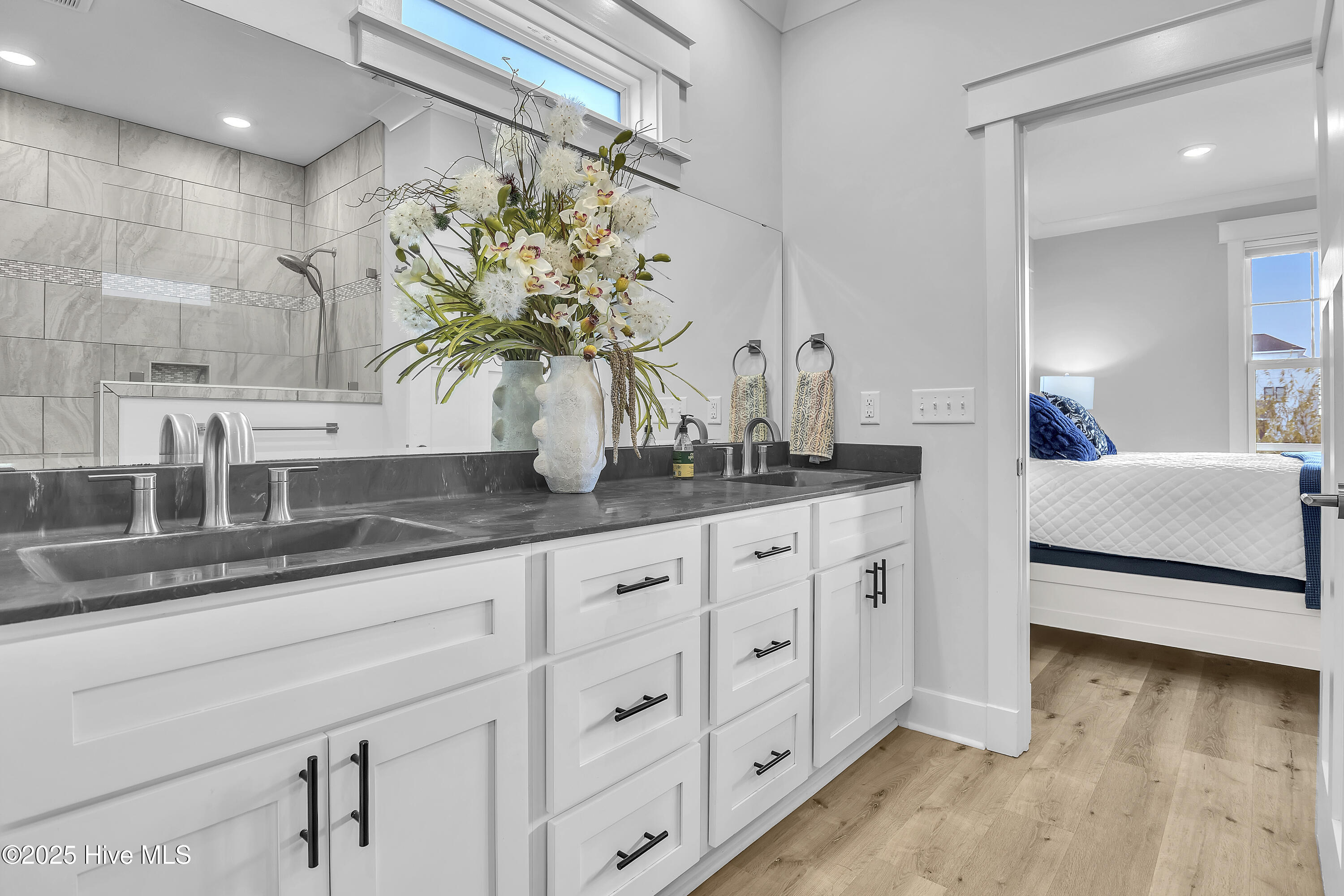 100540464 | Photo 41