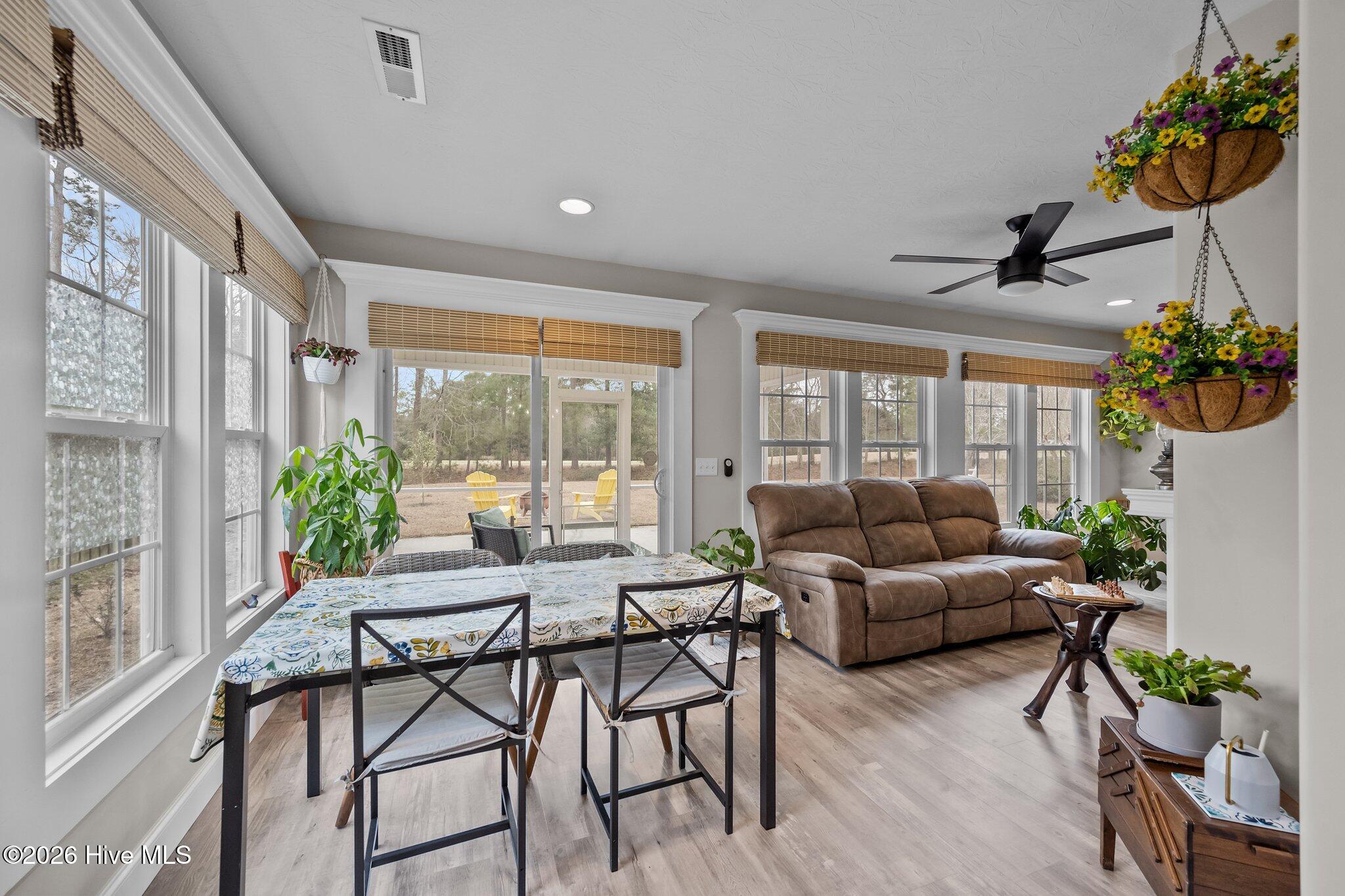 100566120 | Photo 25