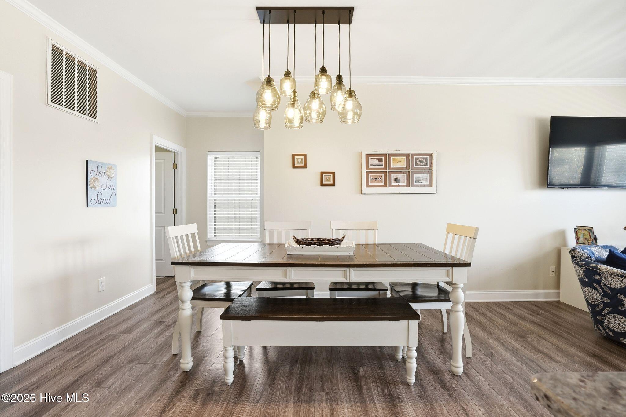 100561242 | Photo 11