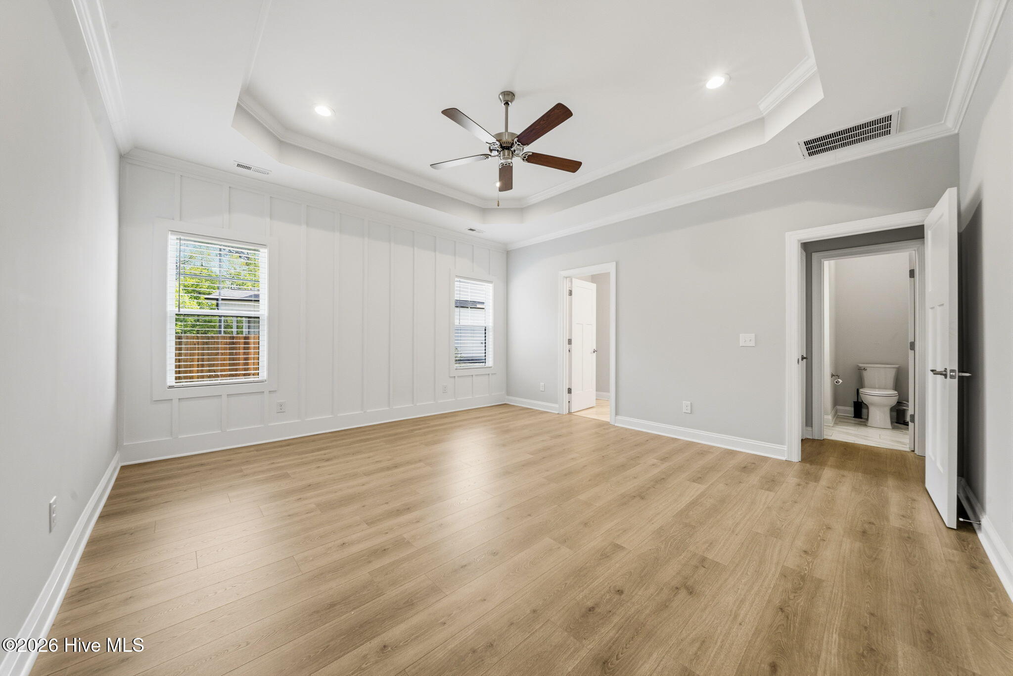 100567561 | Photo 33