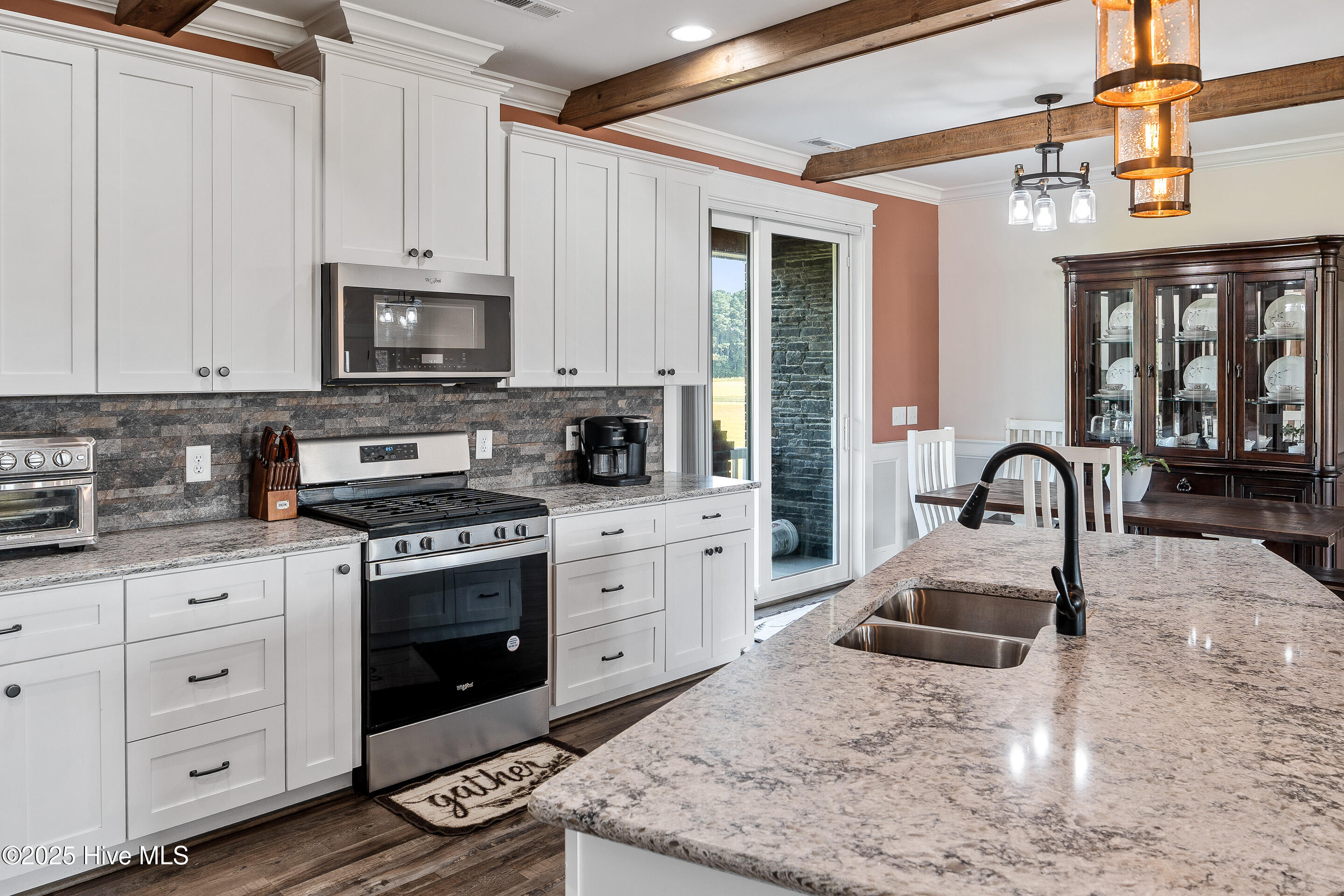 100531551 | Photo 15