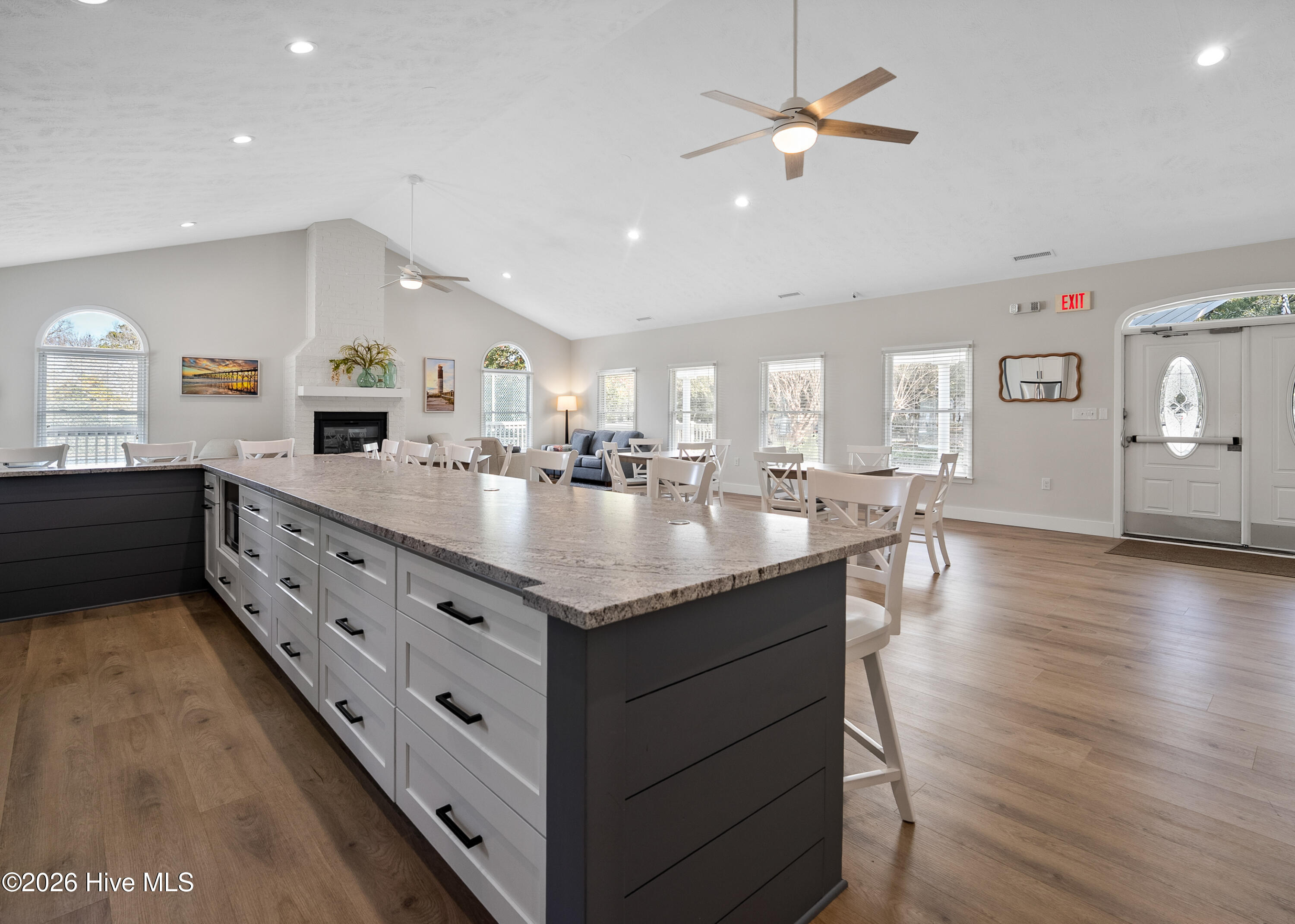 100550882 | Photo 61